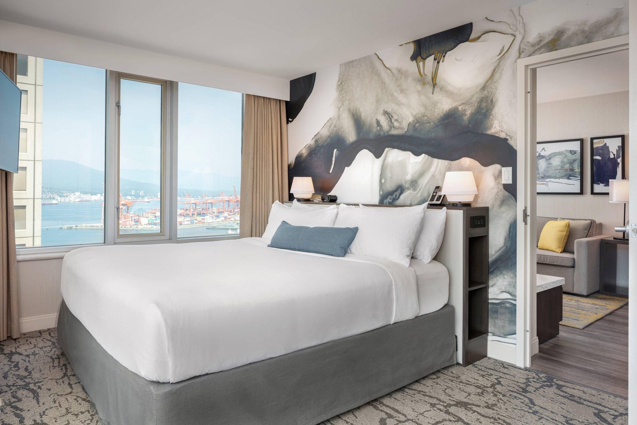 Delta Hotels Vancouver Downtown Suites Suite, 1 King, Sofa bed, Partial harbor view