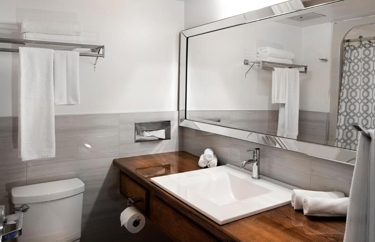 Deluxe King Suite