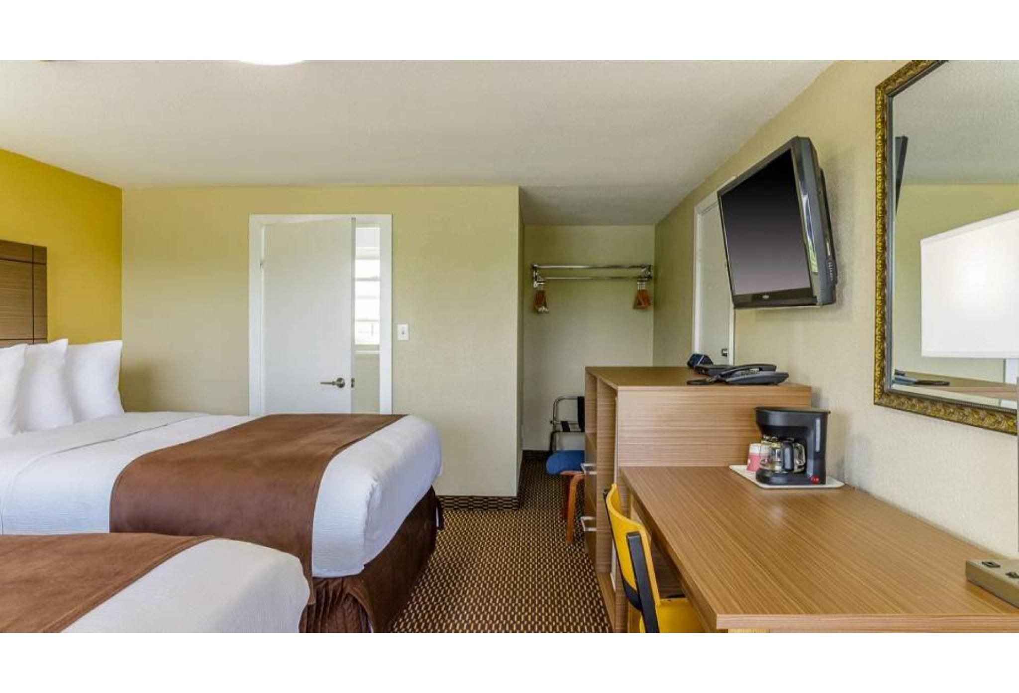 2 Full Beds | Non-Smoking, Micfridge