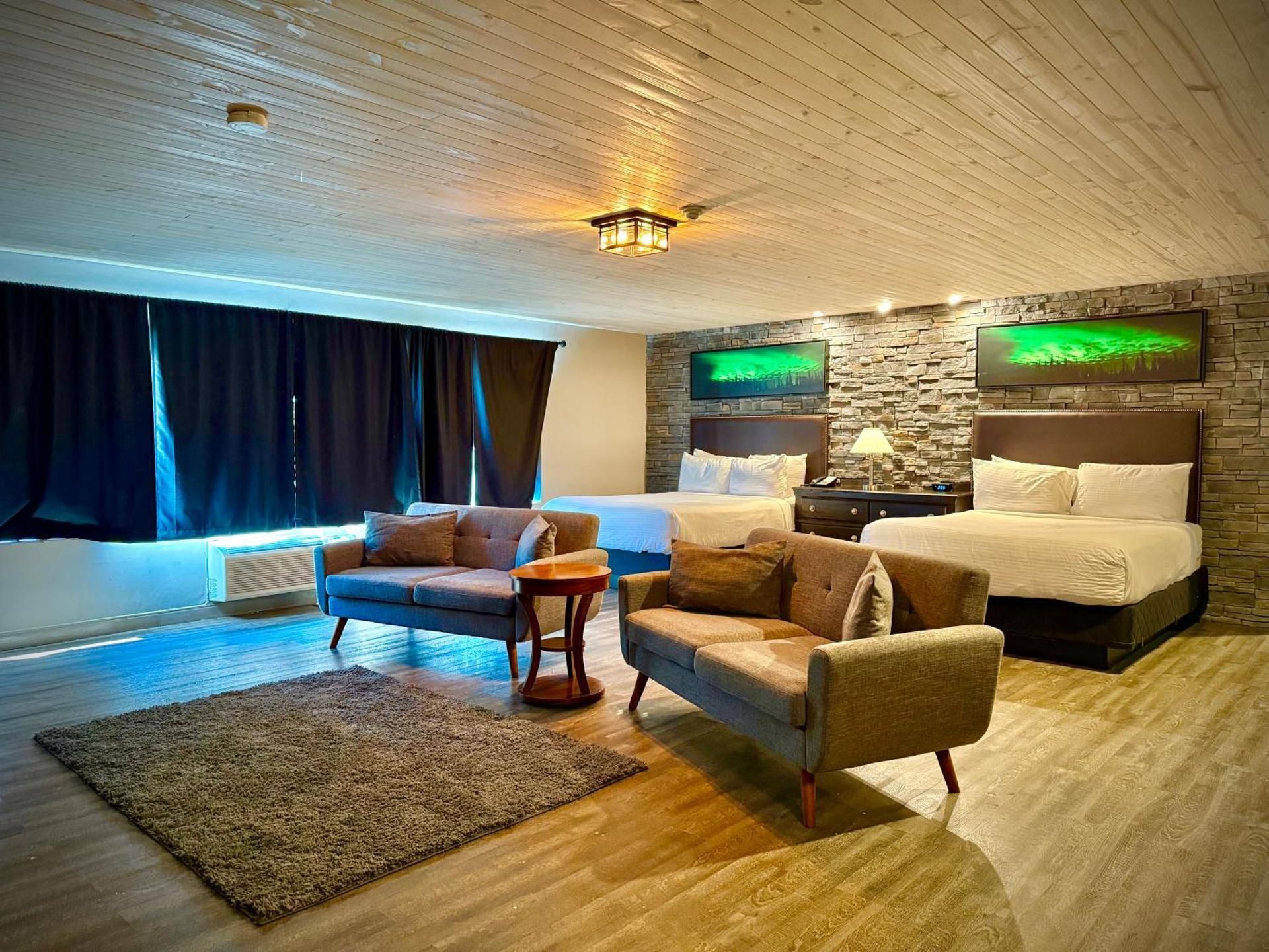 Quadruple Room with Two Queen Beds - Non Smoking