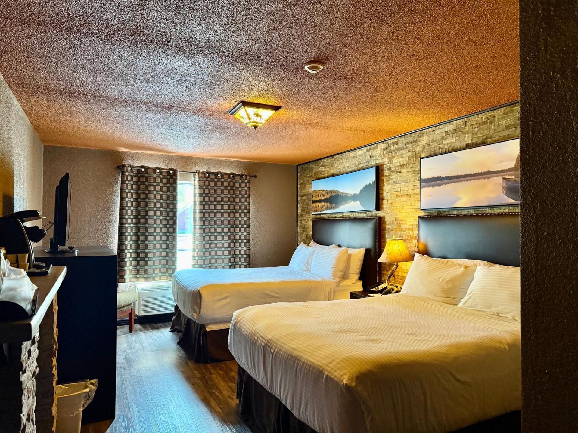 Quadruple Room with Two Queen Beds - Non Smoking