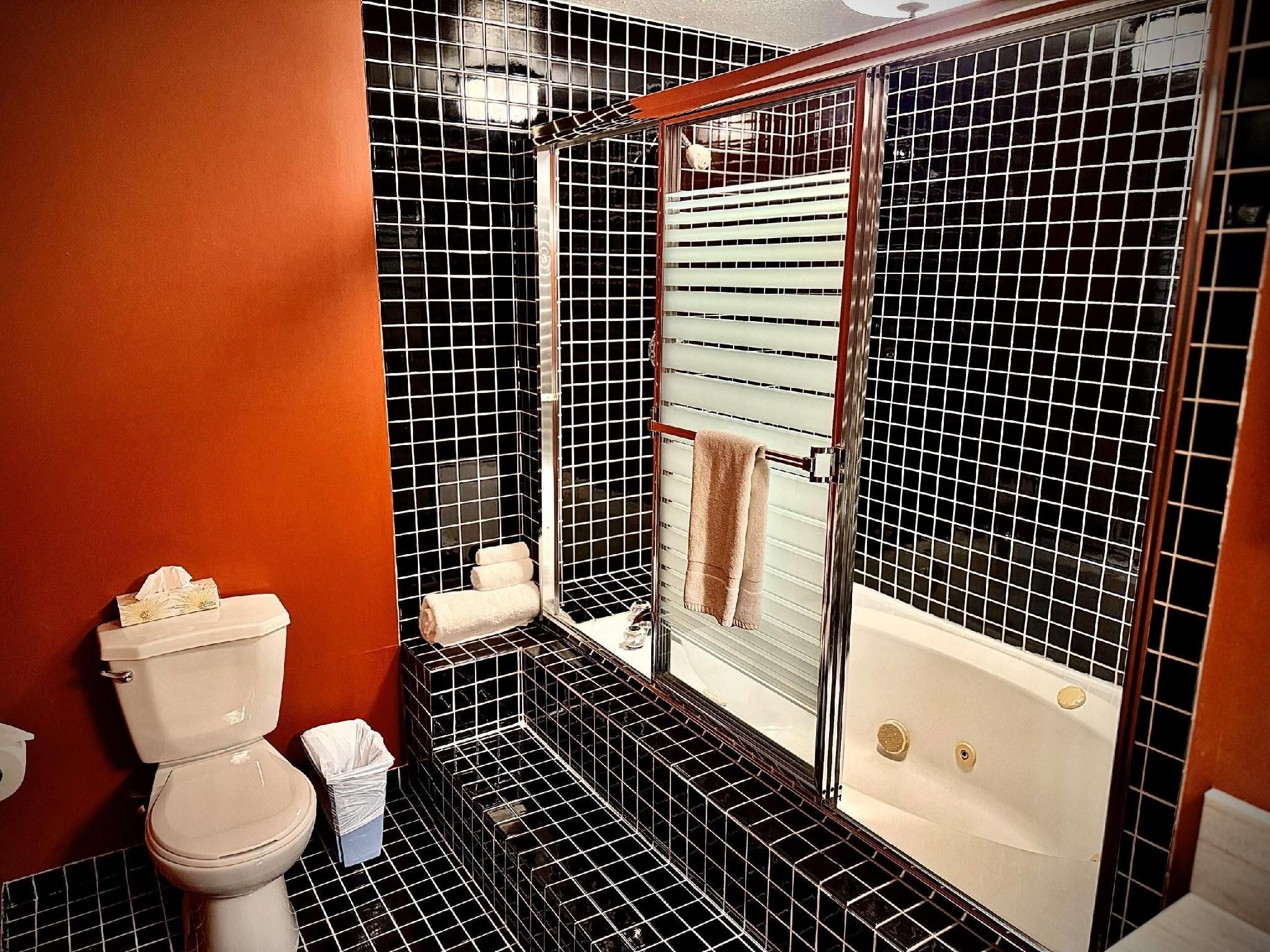 Quality Inn Fort Frances 2 Queen Beds, Non-Smoking 3