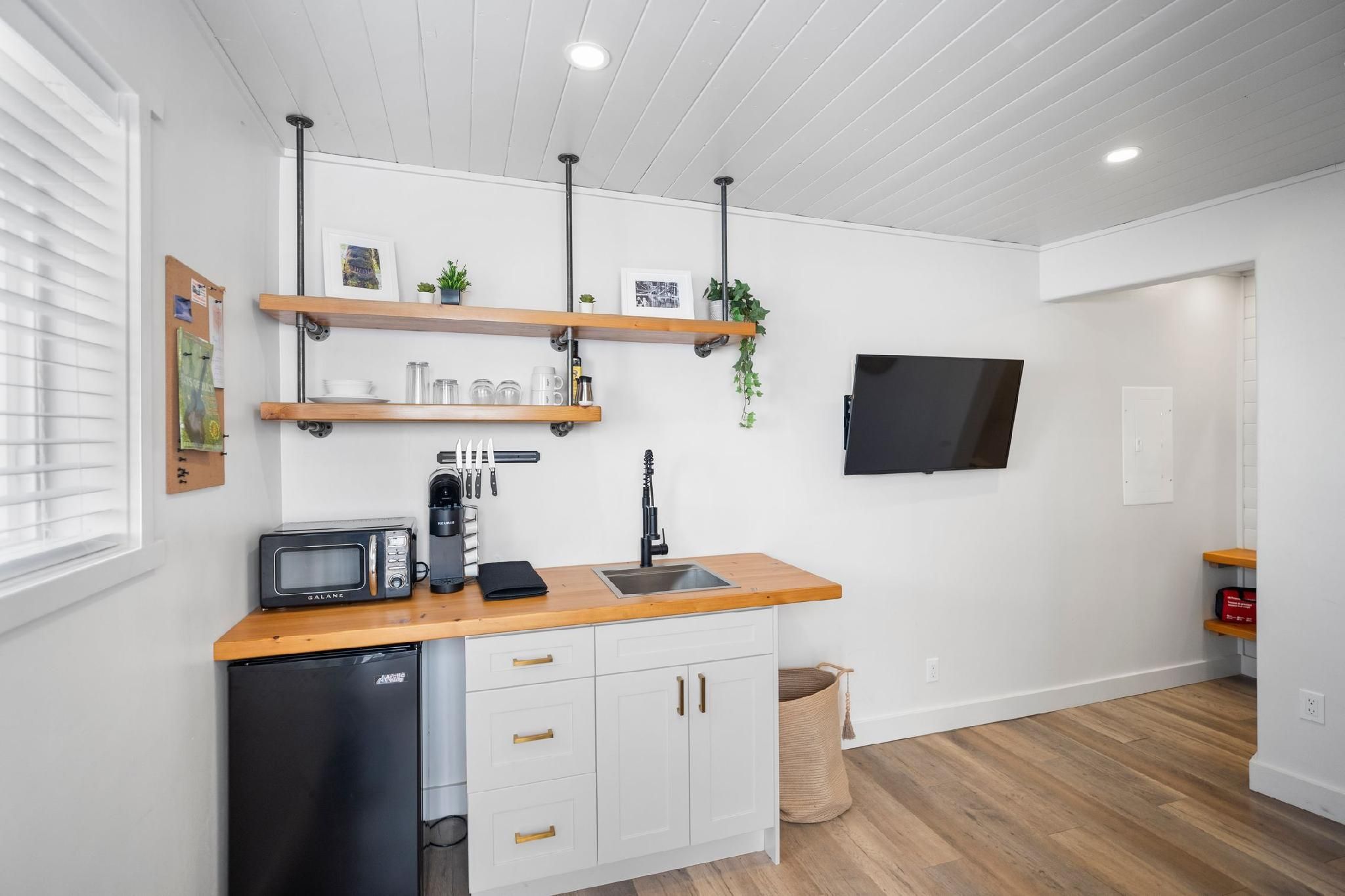 Trail Room - Unit 3 - Street-side Studio w/ Queen Sofa Bed - Sleeps 2