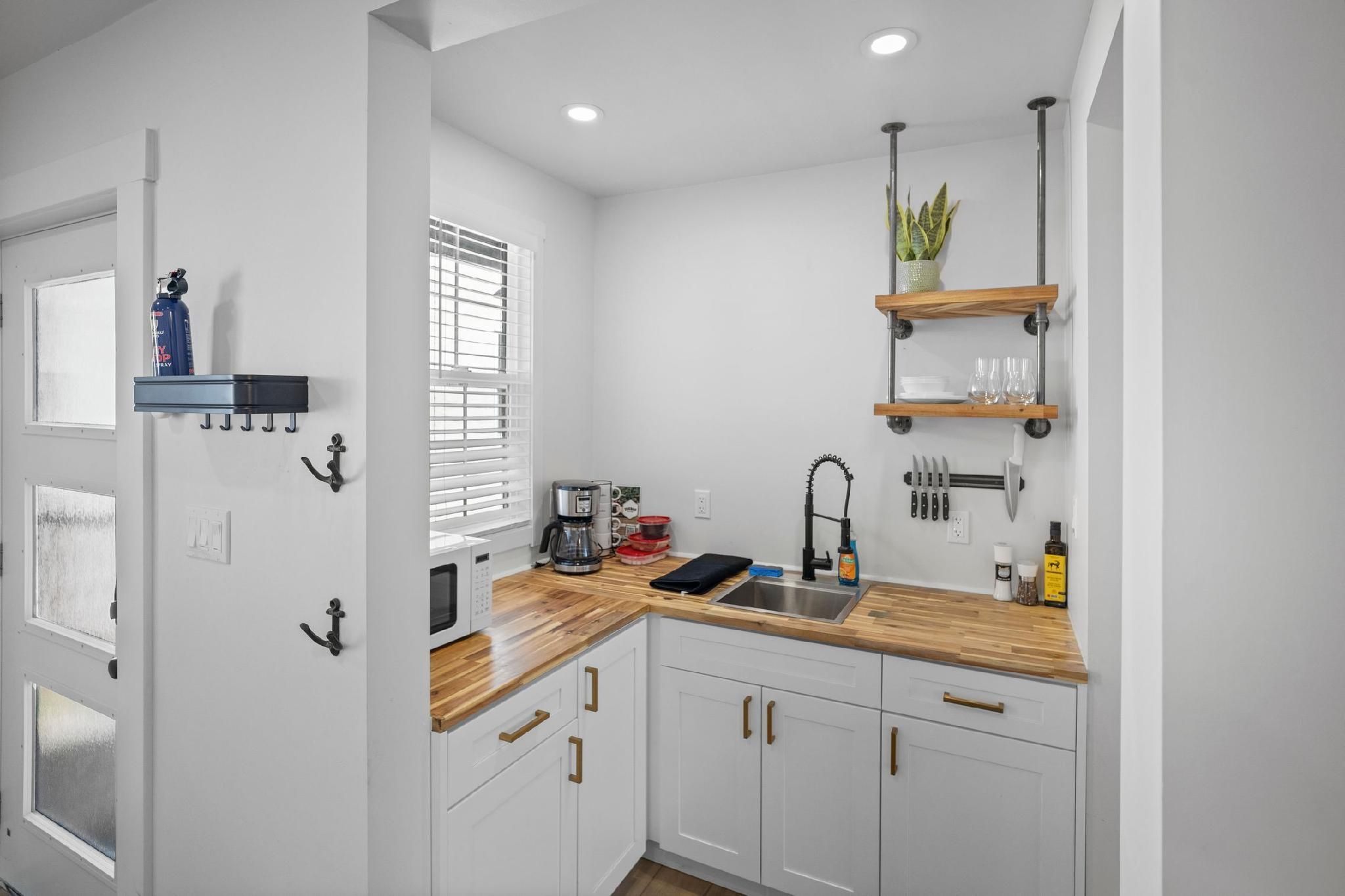 Cedar Suite - Unit 4 - Street-side w/ Private Deck - Sleeps 4