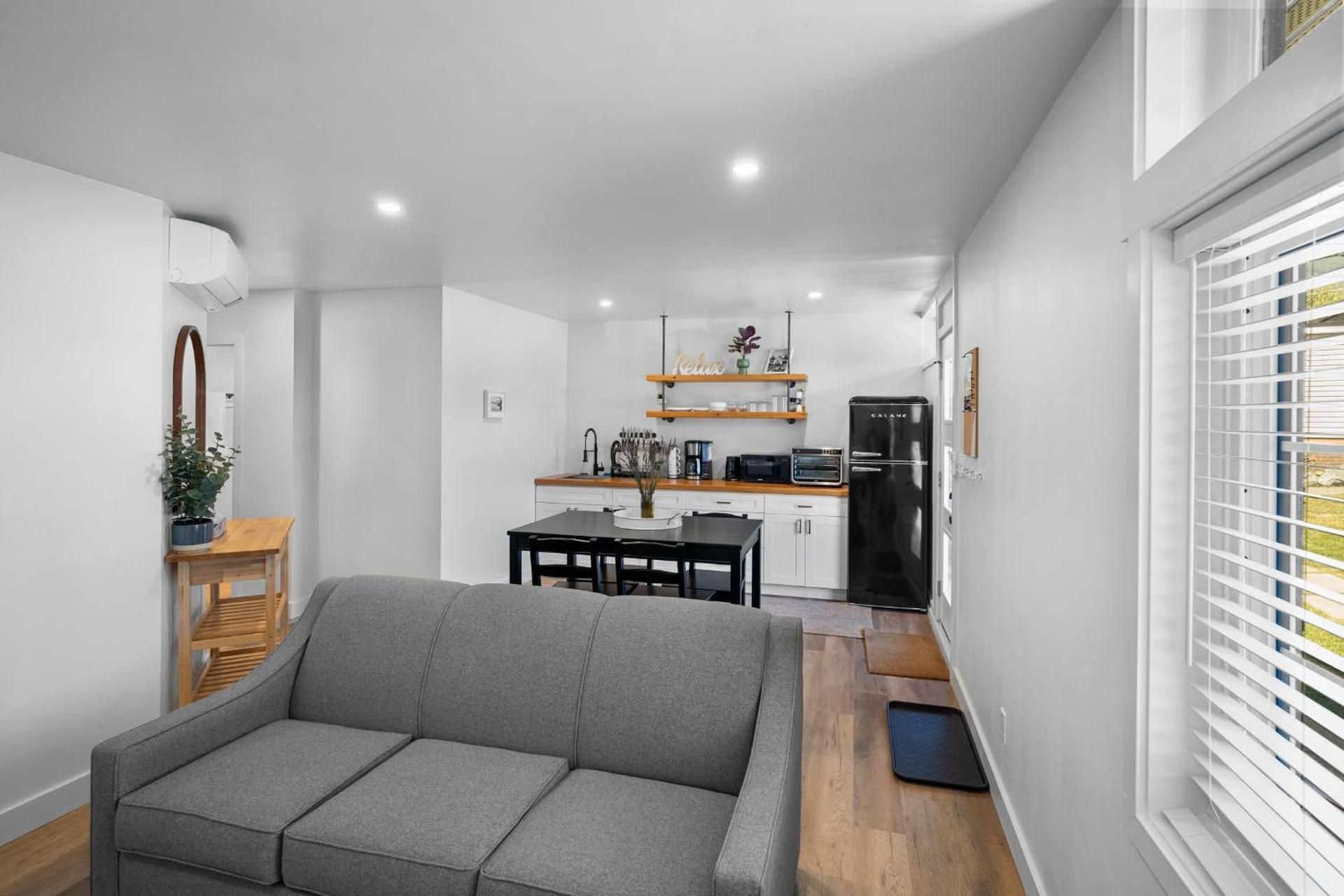 Riverside by Cowichan Lake Cottages One-Bedroom Suite 2