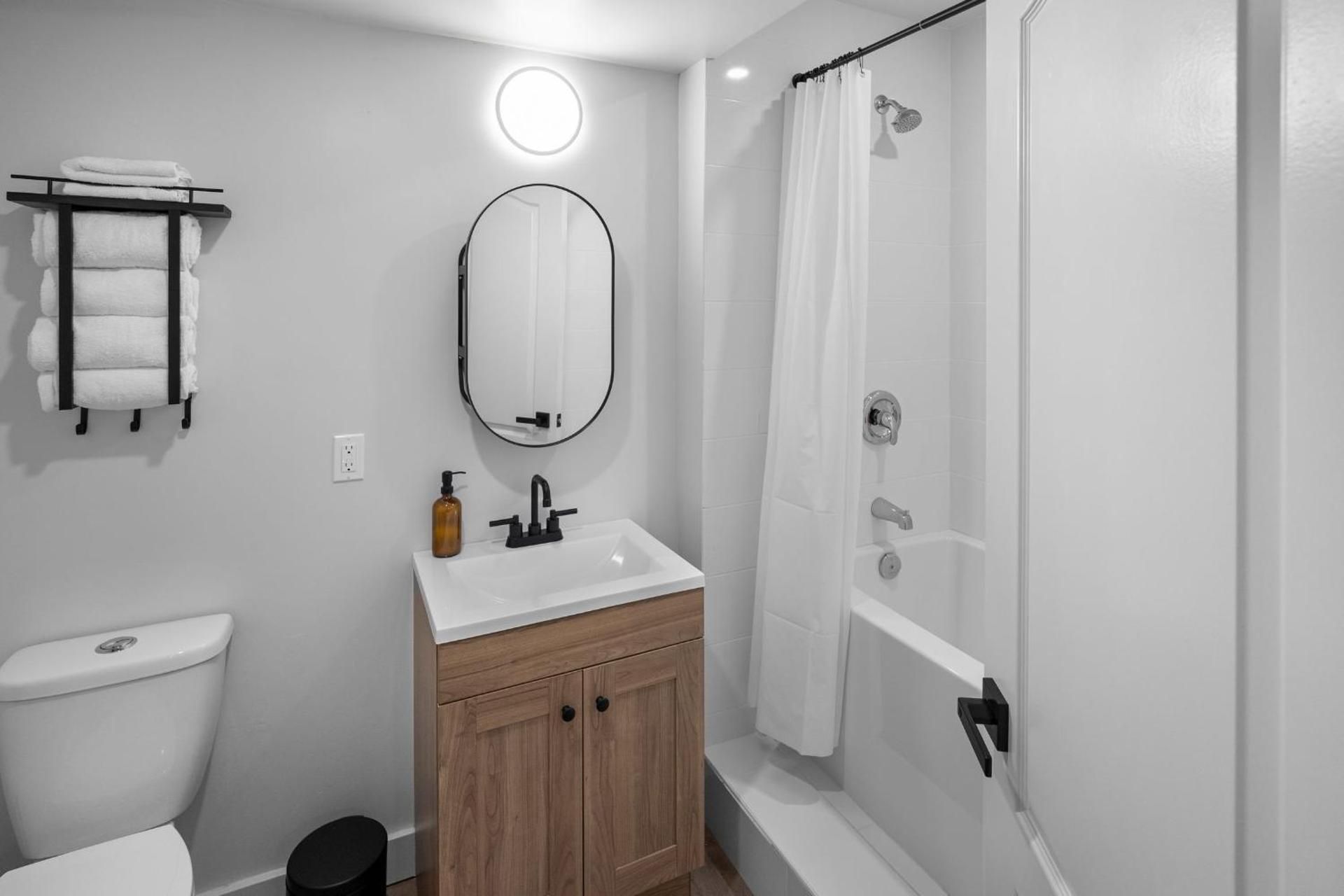 Riverside by Cowichan Lake Cottages One-Bedroom Suite