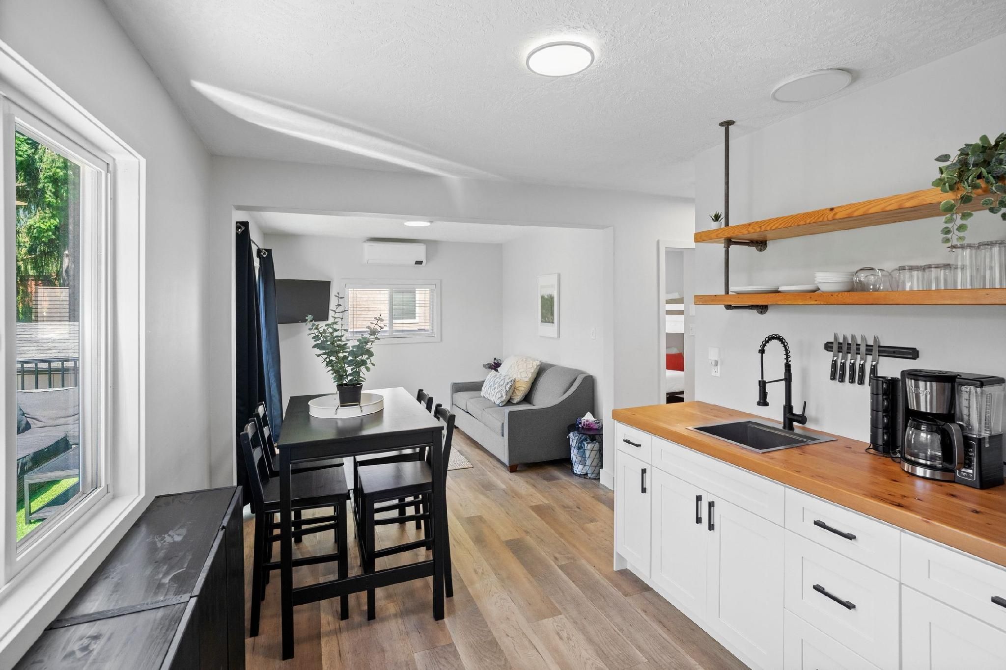 Riverside by Cowichan Lake Cottages Steelhead Suite - Unit 5 - Waterfront w/ Private Deck - Sleeps 6 3