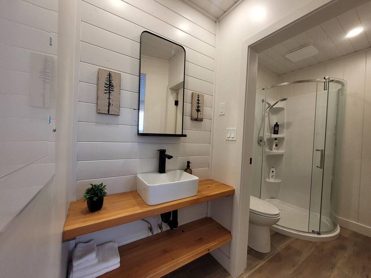 Trail Room - Unit 3 - Street-side Studio w/ Queen Sofa Bed - Sleeps 2