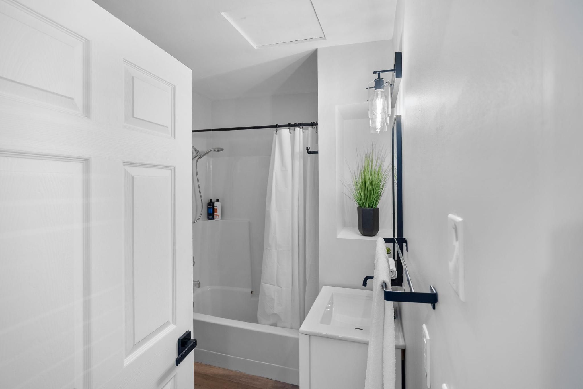 River Room - Unit 6 - Waterfront w/ Private Deck - Studio - Sleeps 4