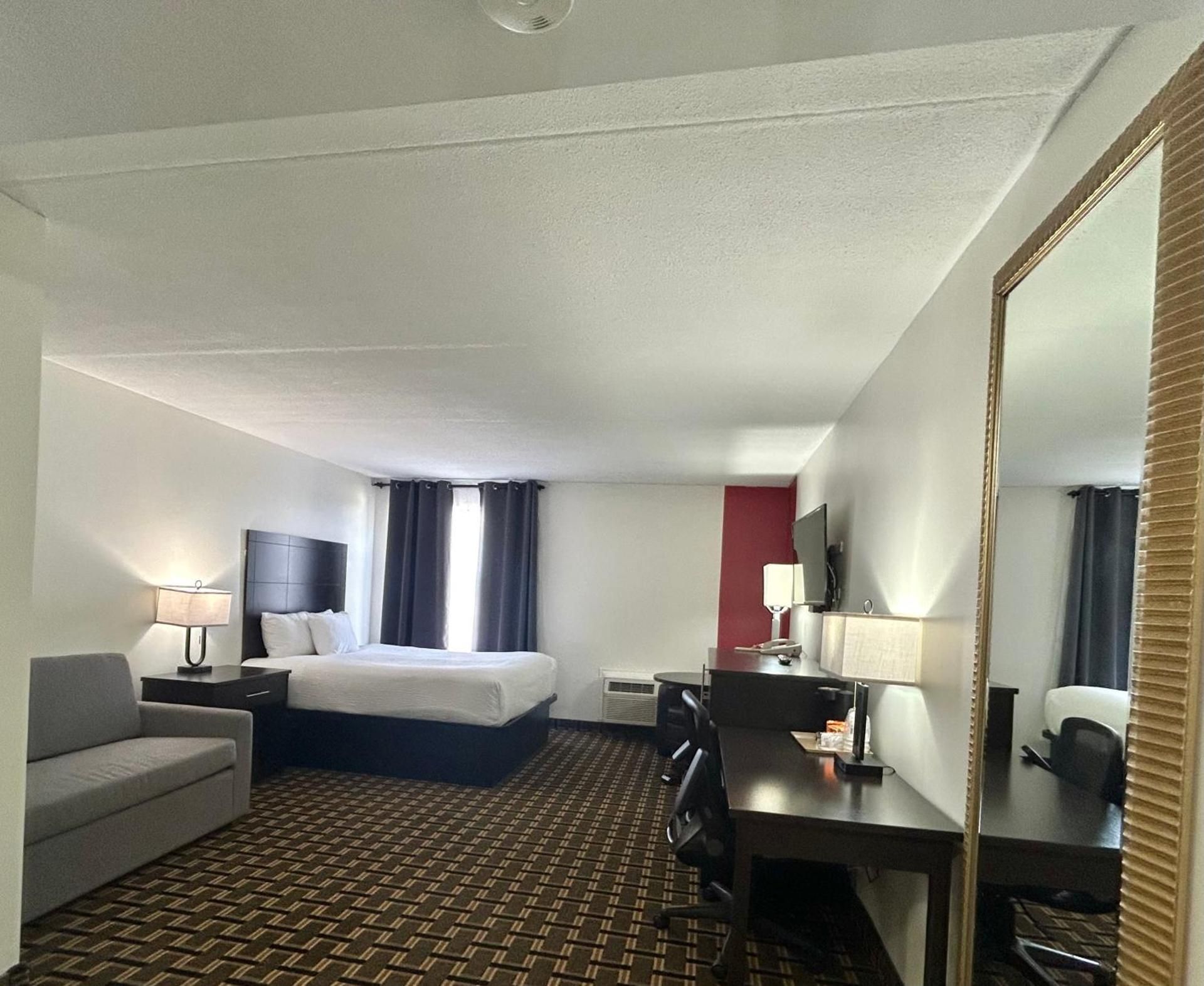 Queen Room - Mobility Access/Non-Smoking