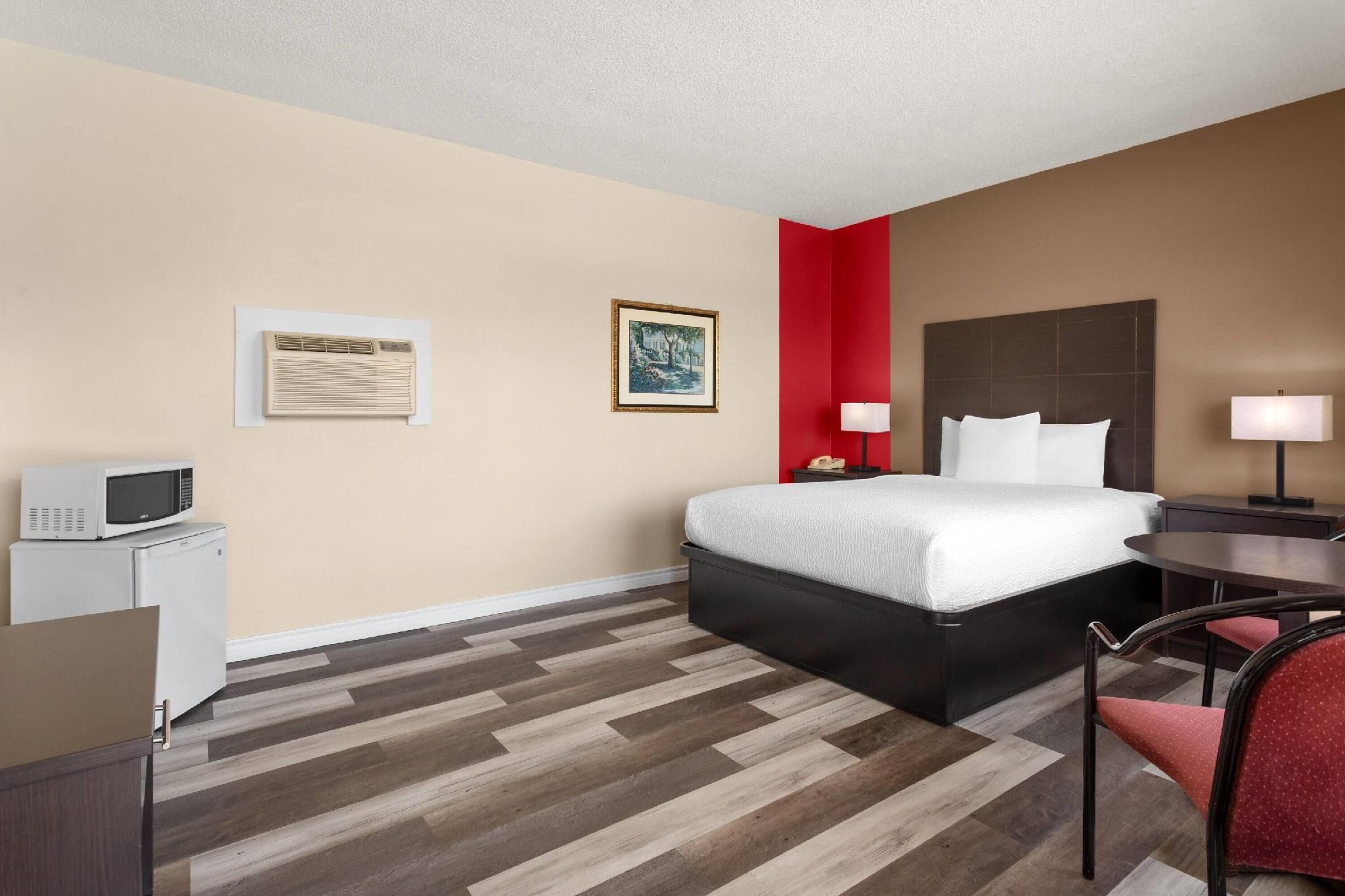 1 Queen Bed, Non-Smoking