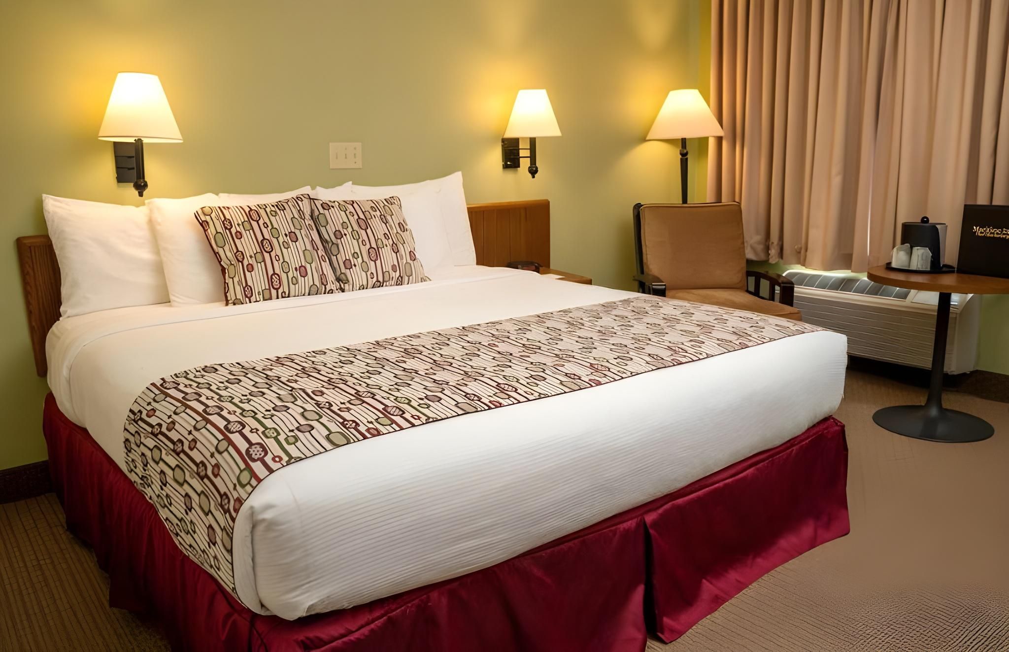 1 King Bed, Non-Smoking