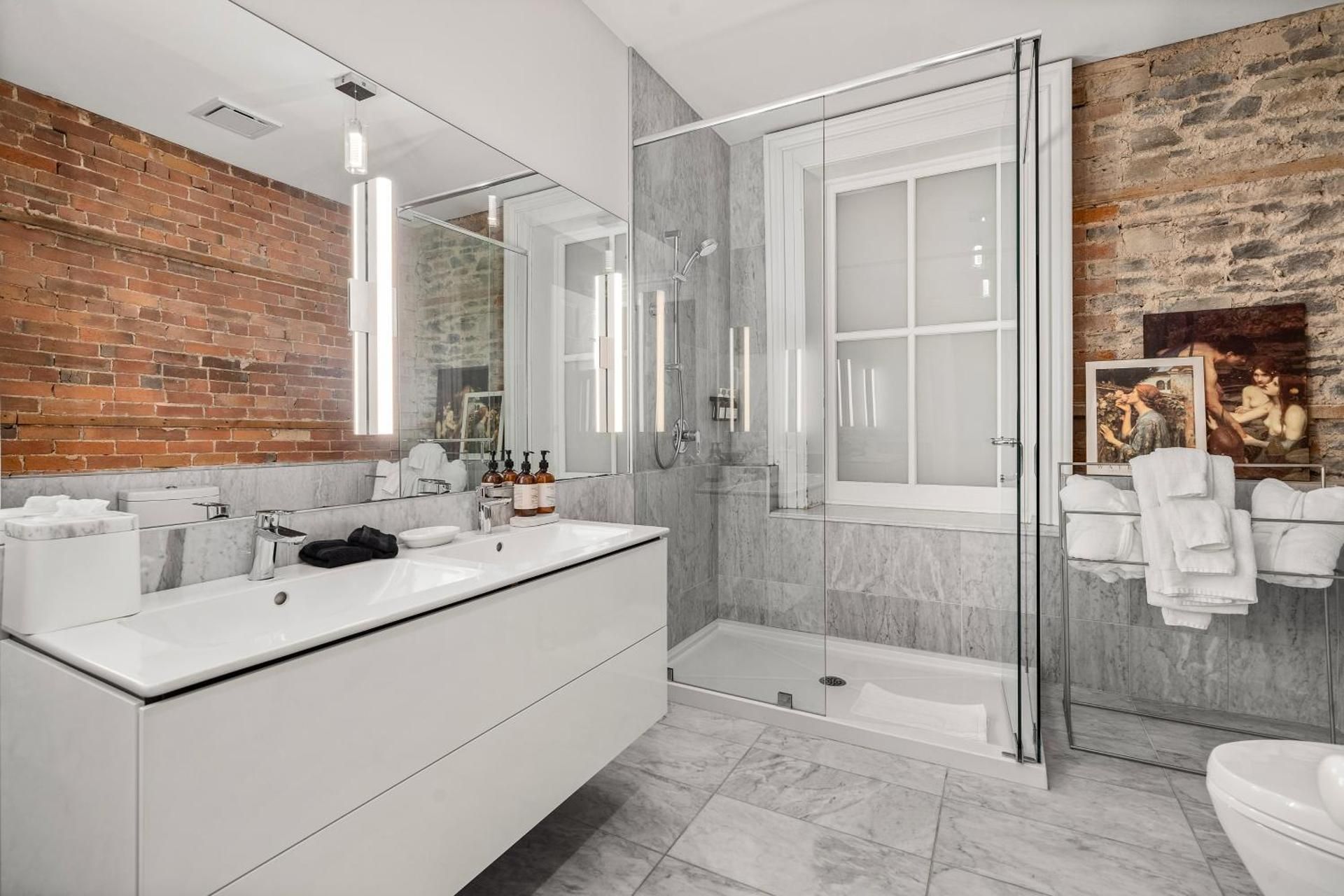 The CAPE Deluxe King Suite 2