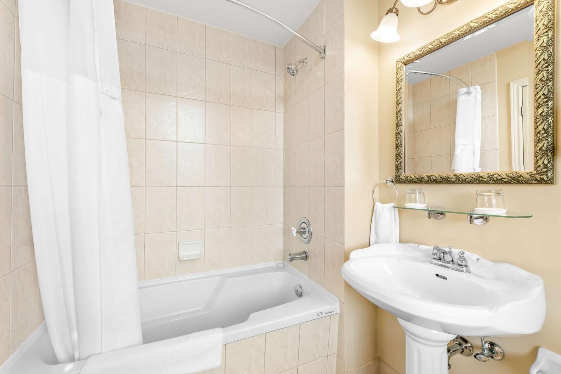 Suite - 1 King Bed, Nonsmoking, Sitting Area, Bathtub And Shower