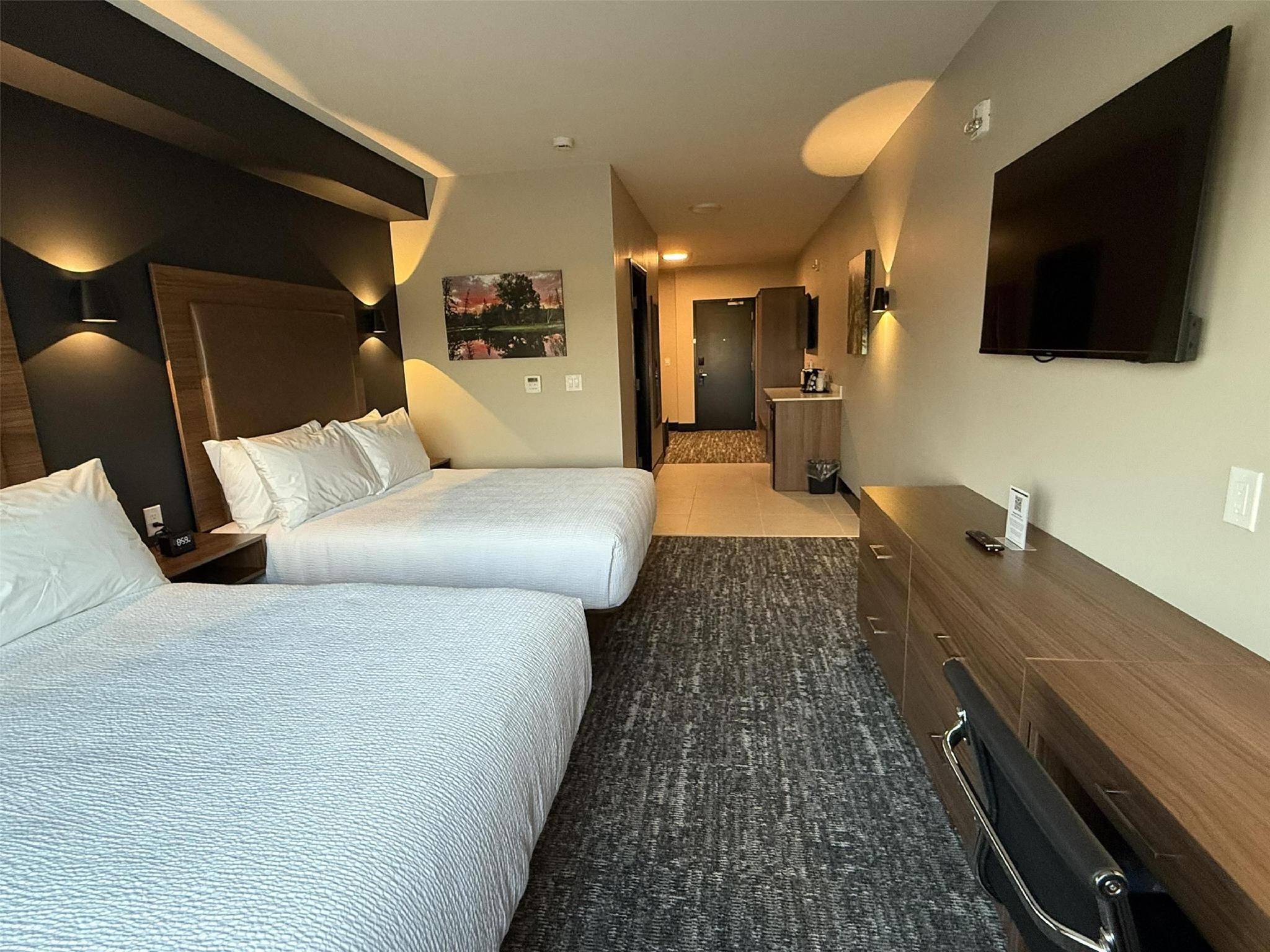 SUITE-2 QUEEN BEDS,NSMK,SOFBD1,SITARE,MICMIN,WIFI,SHOW,FULL BREAKFAST
