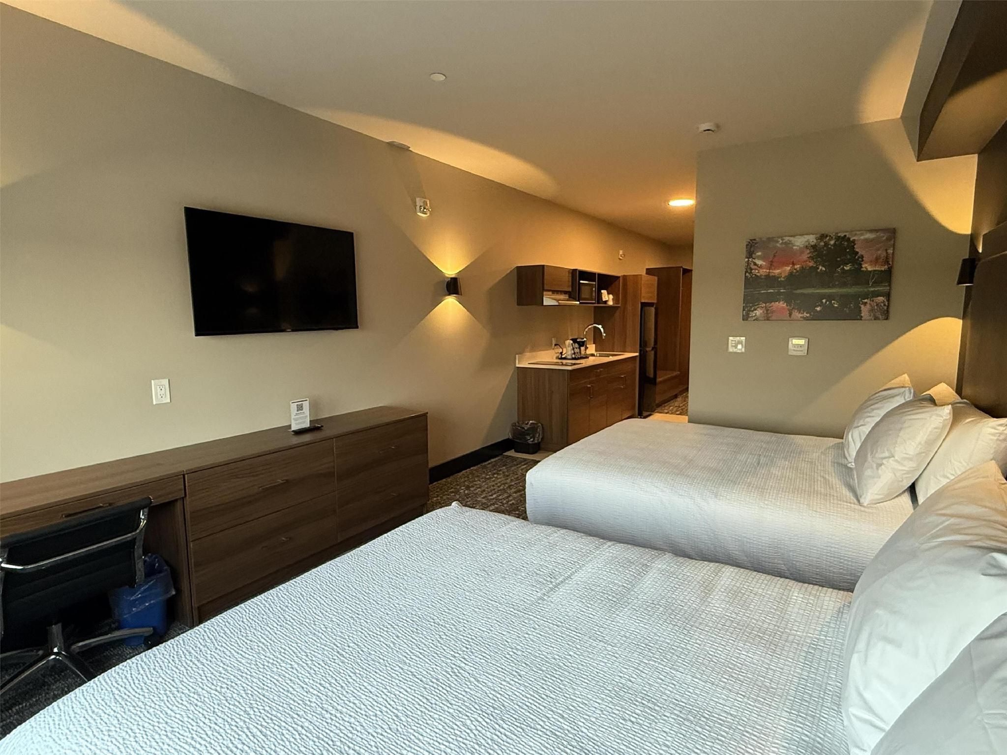 SUITE-2 QUEEN BEDS,NSMK,SOFBD1,KITETT,SITARE,WIFI,SHOW,FULL BREAKFAST