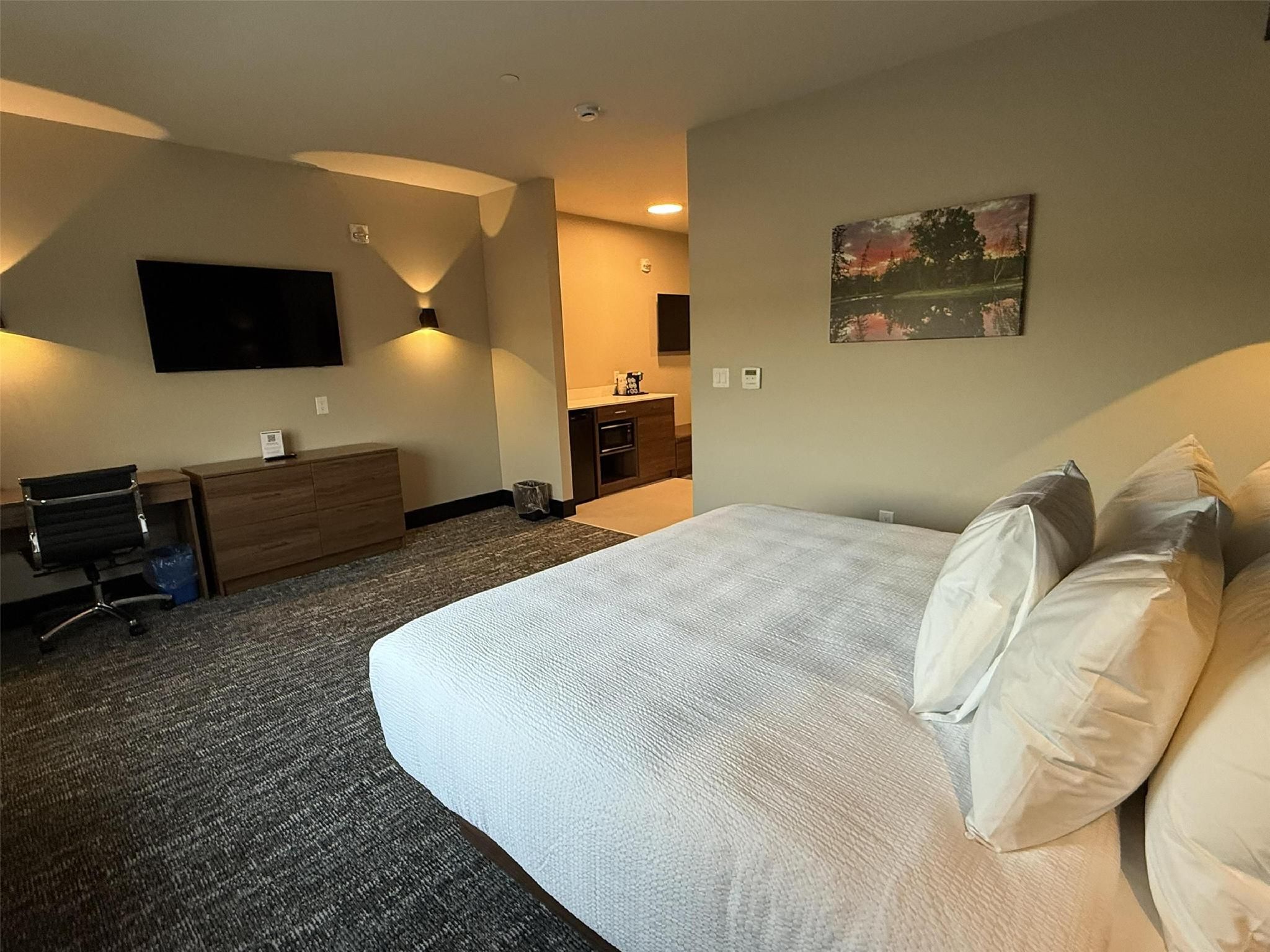 SUITE-1 KING BED,NSMK,SOFBD1,SITARE,MICMIN,WIFI,SHOW,FULL BREAKFAST