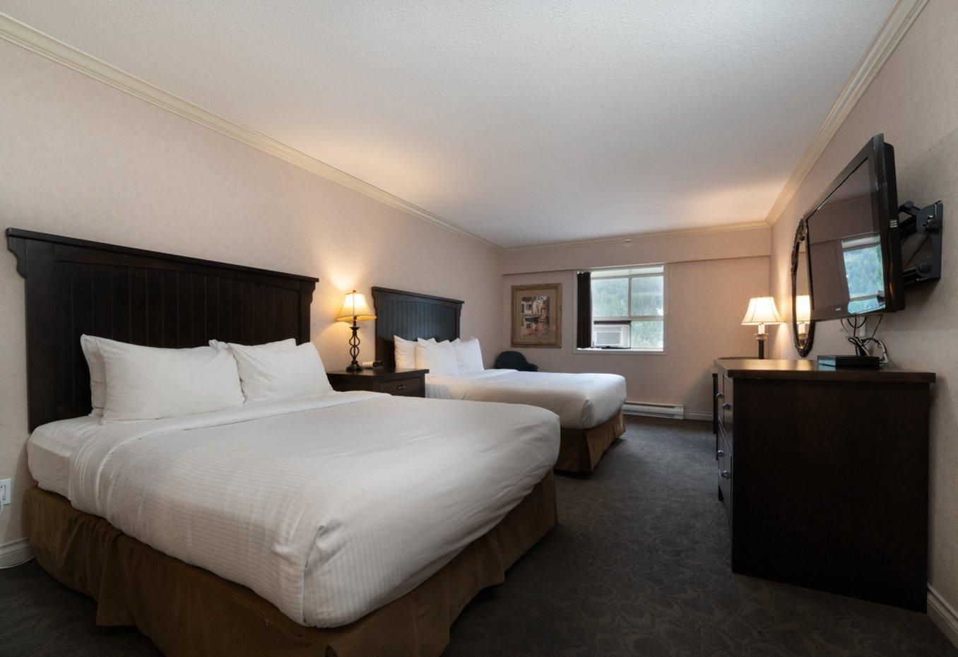2 Queen Beds