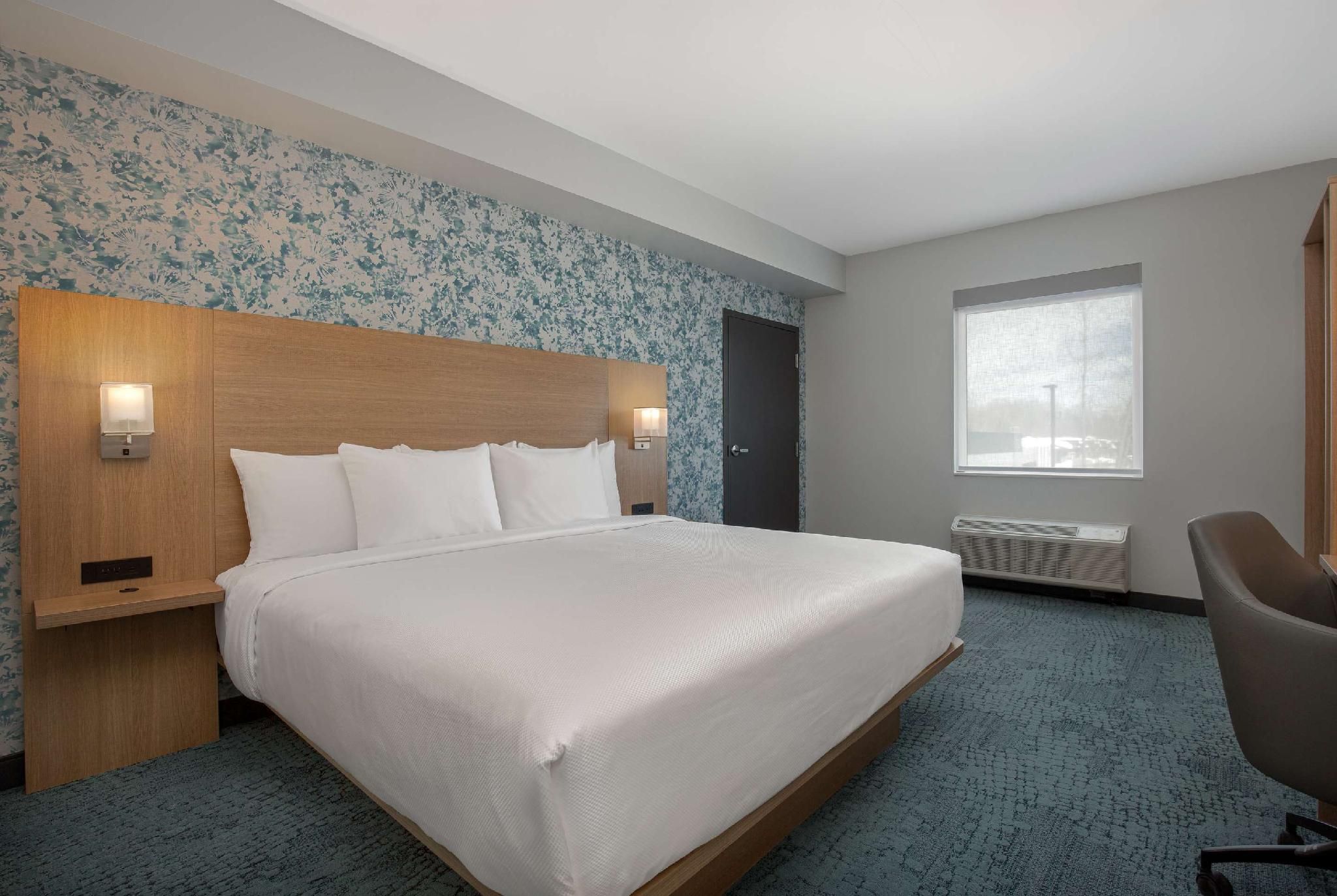 1 King Bed, Suite, Nonsmoking, Accessible 