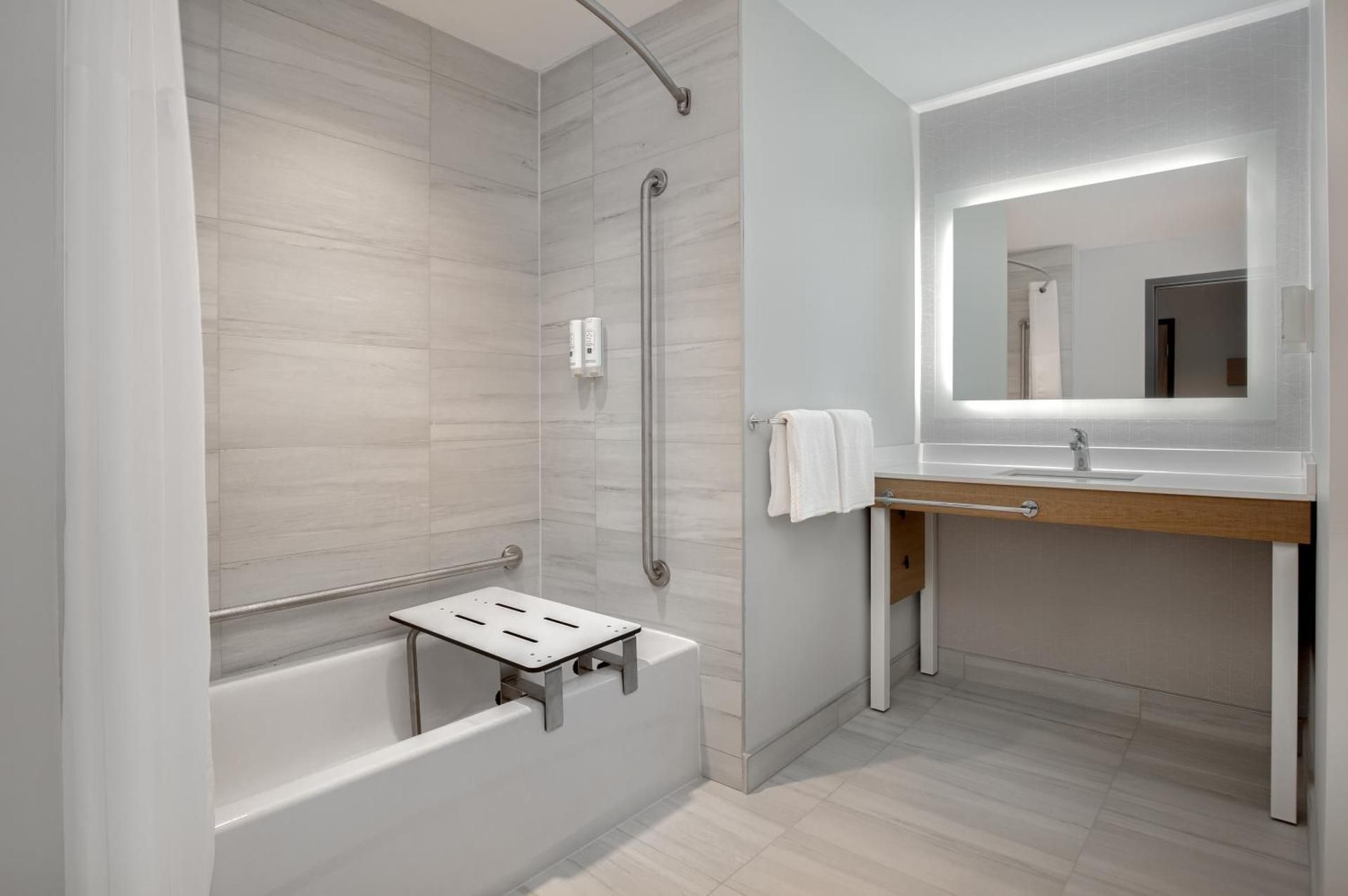 1 King Bed, Suite, Nonsmoking, Accessible 