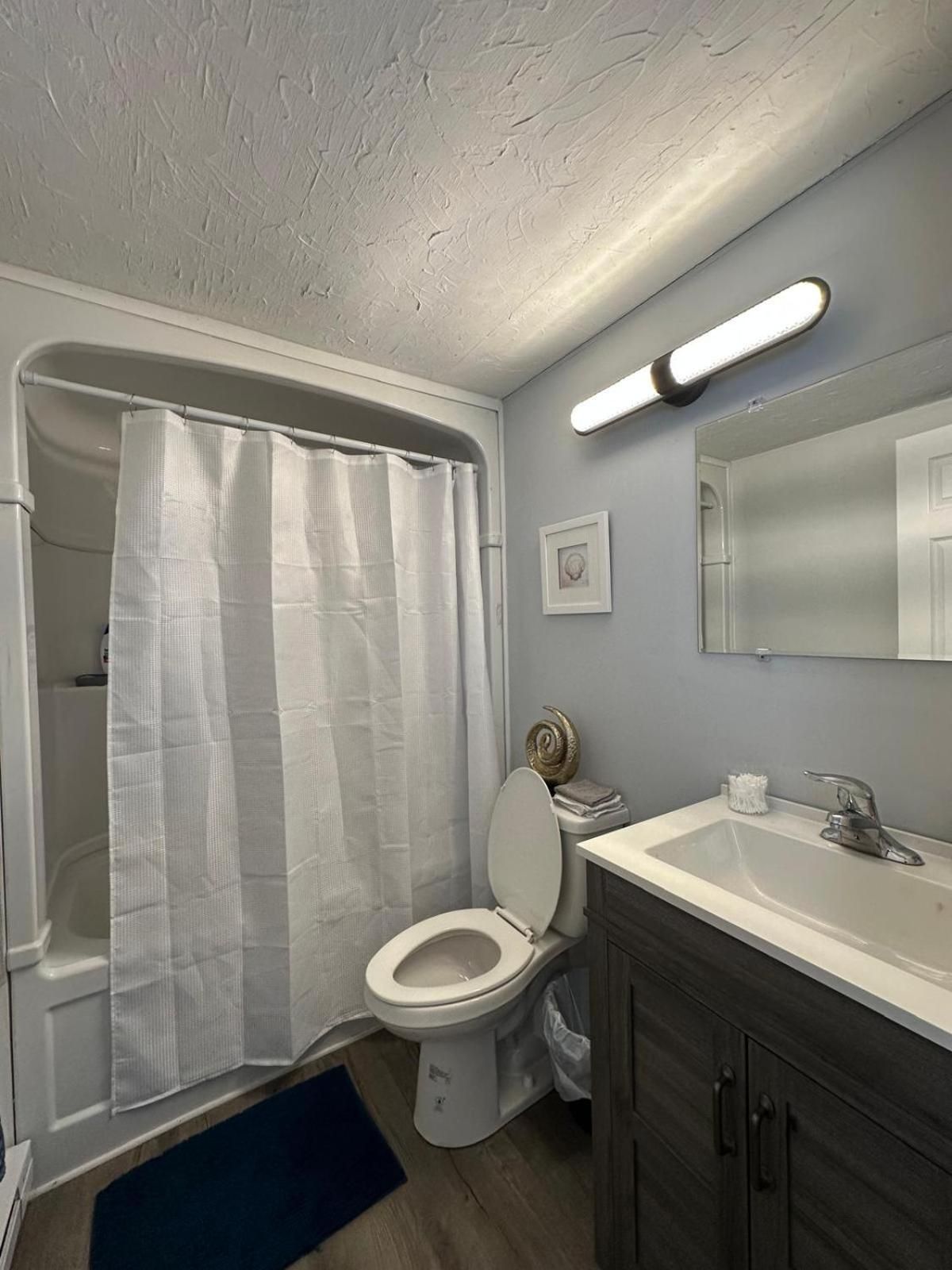 Shediac Downtown Suites Deluxe Room (2 Adults + 1 Child)