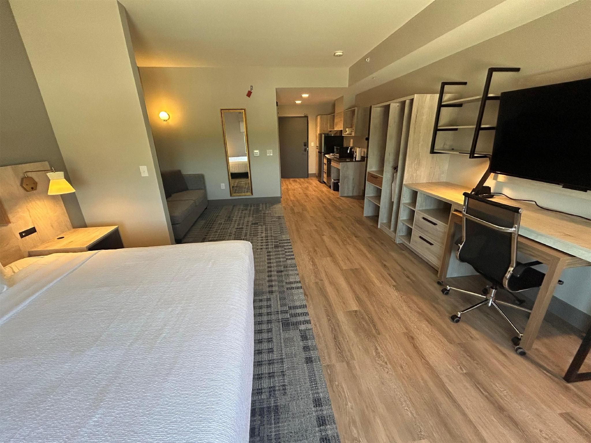 Accessible - 1 King,Mobility Accessible,Rollin Shower,Sofabed,Wifi,Non Smoking