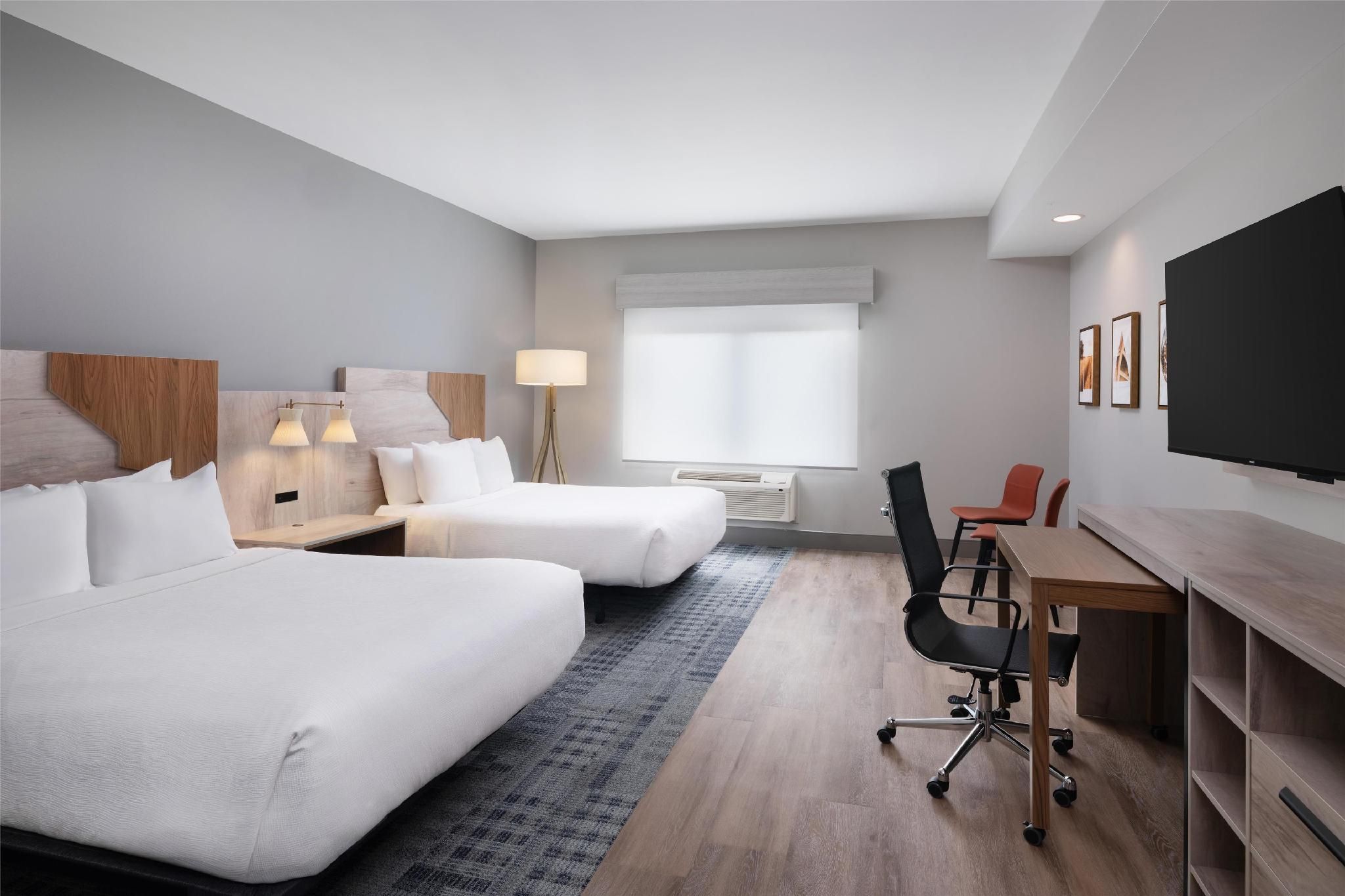 2 Queen Beds,Non Smoking,Wifi,Show