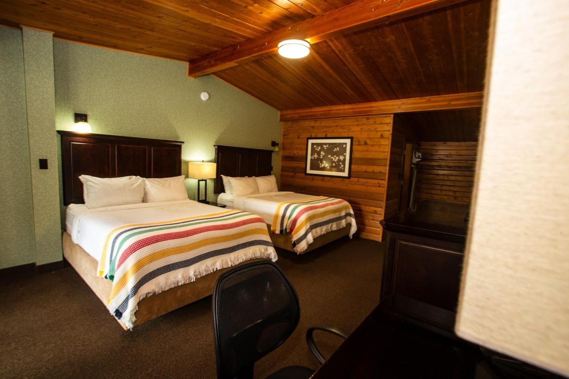 Deluxe Queen Room