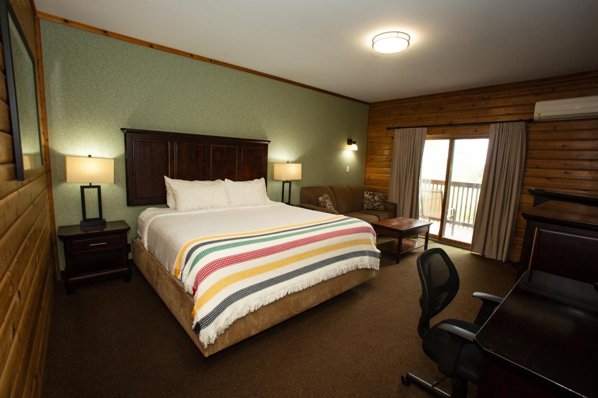 Deluxe King Room