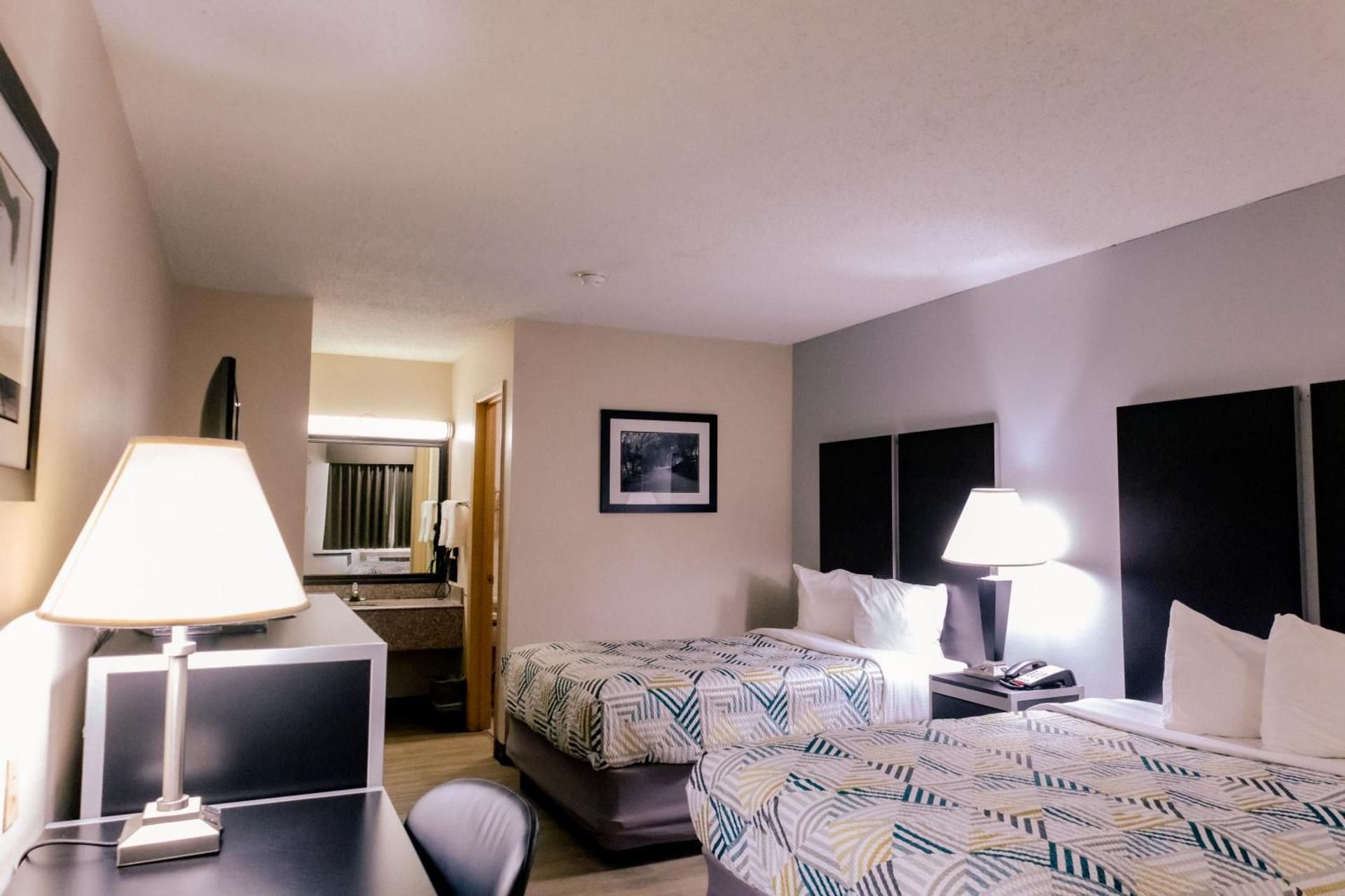 2 Full Beds | Smoking, Micfridge