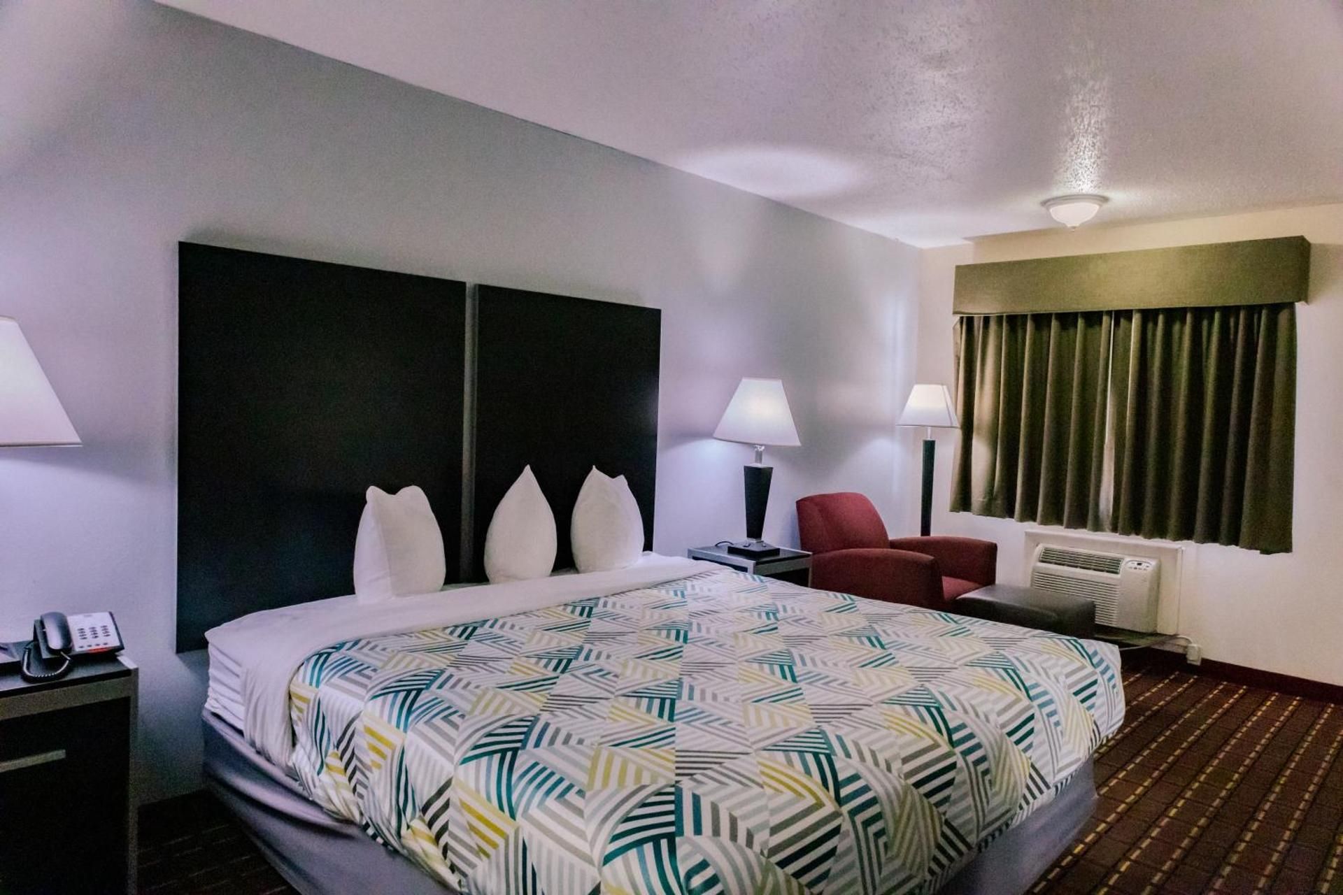 Motel 6 Nacogdoches, TX Standard King Room