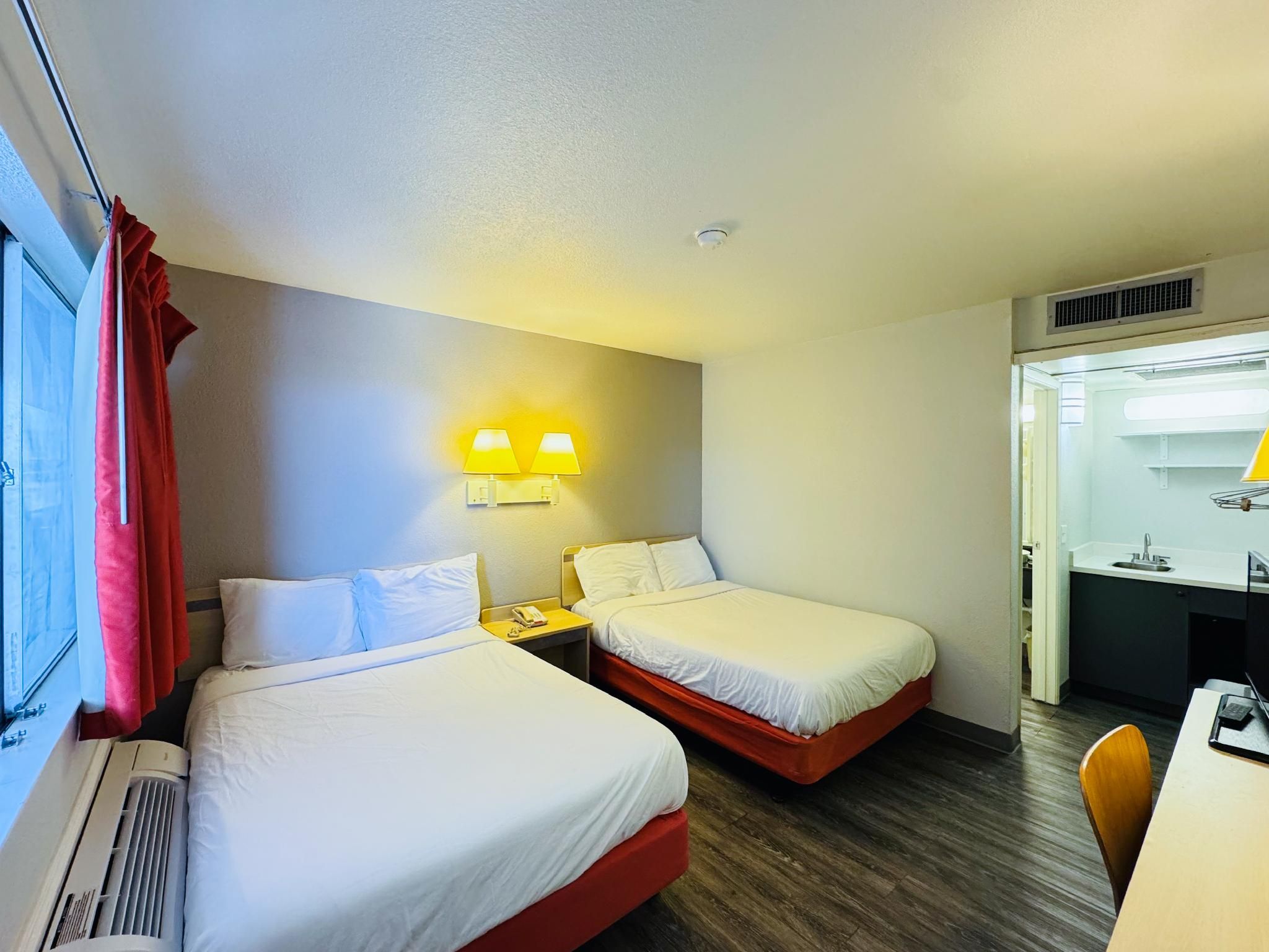 2 Full Beds | Suite, Non-Smoking, Kitchen