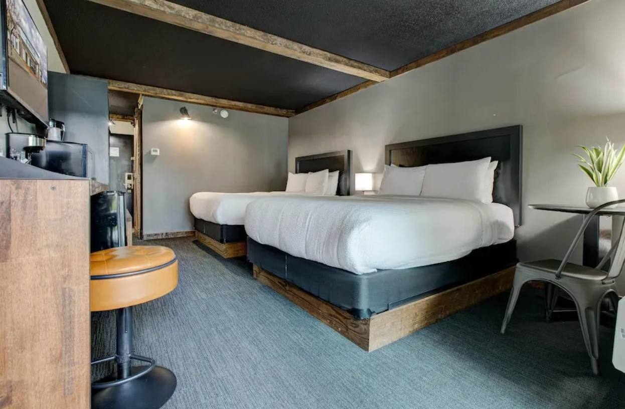 2 Queen Beds, Family Game Suite, Non-Smoking