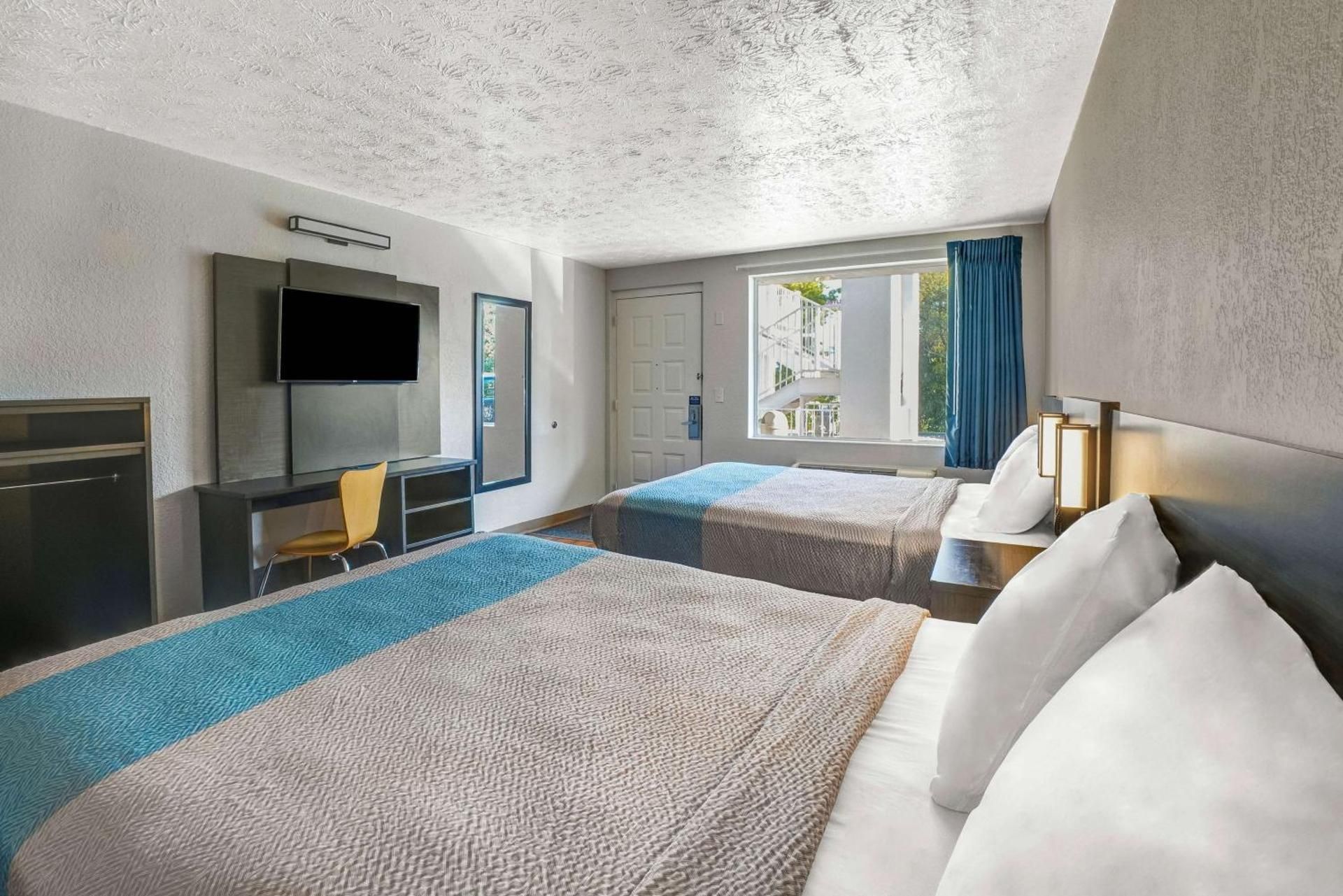 2 Queen Beds | Non-Smoking