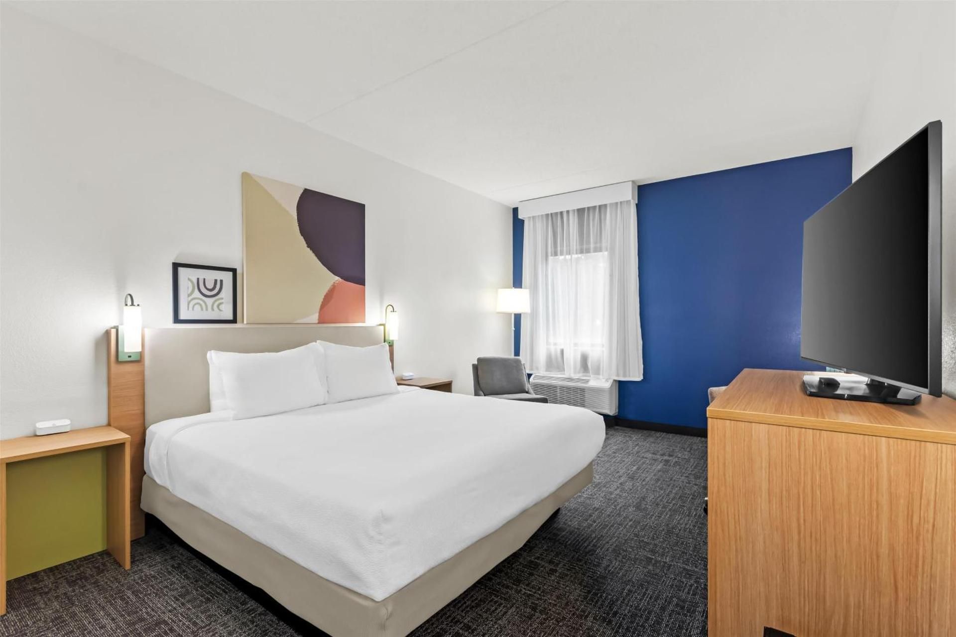 King Room with Mobility Accessible Tub