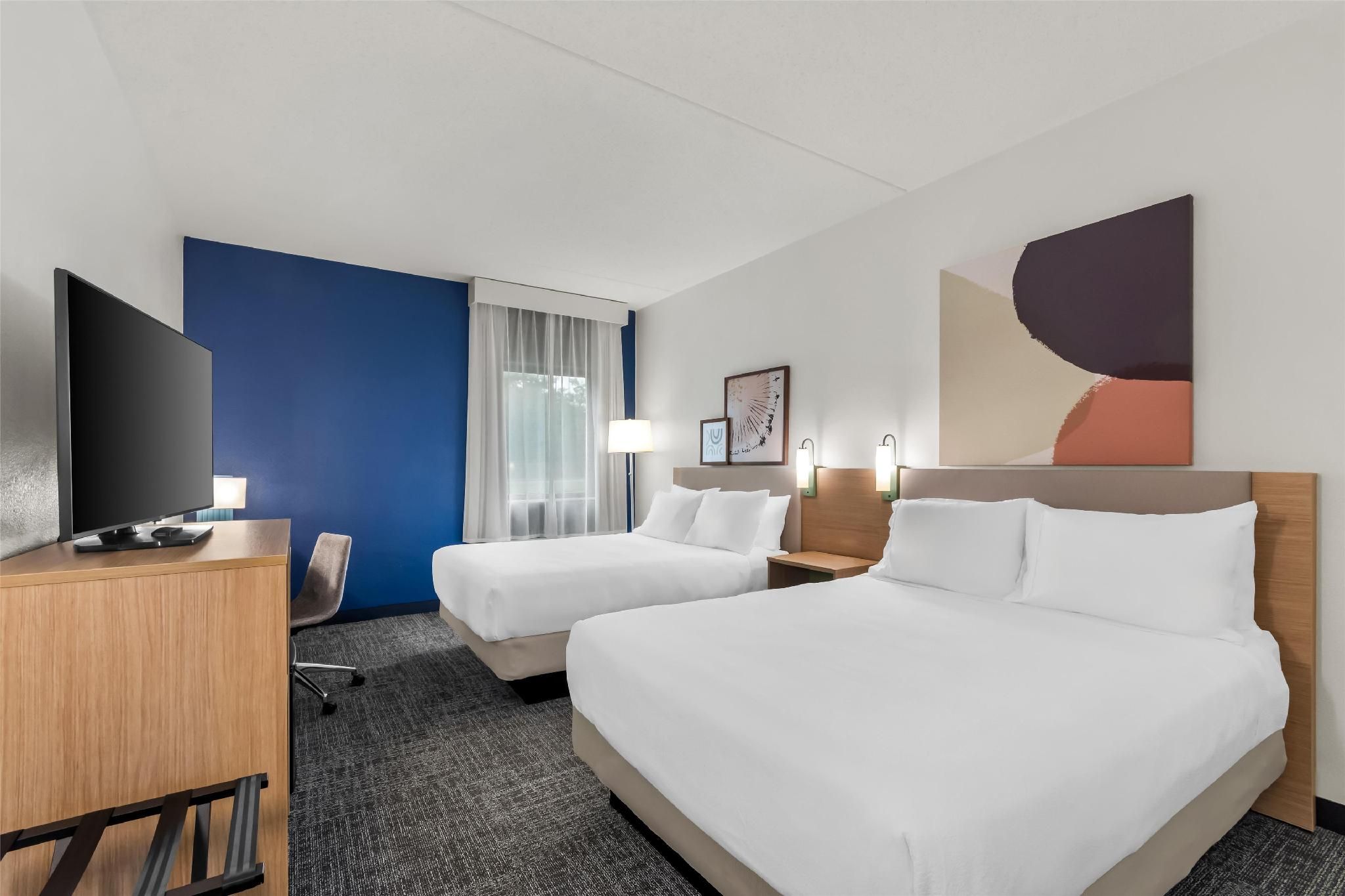 2 Queen Beds Hearing Accessible