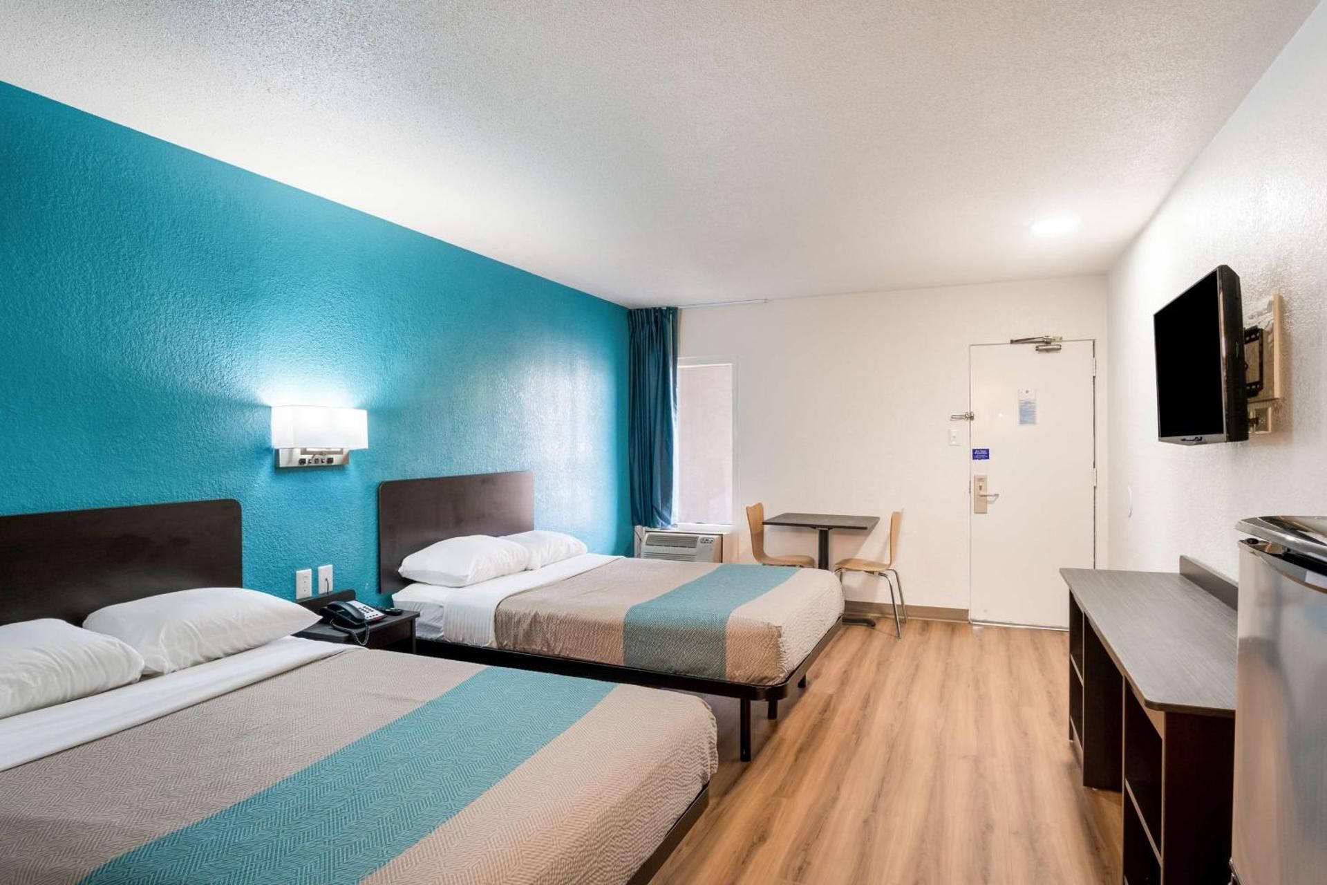 Quadruple Room - Disability Access - Roll in Shower