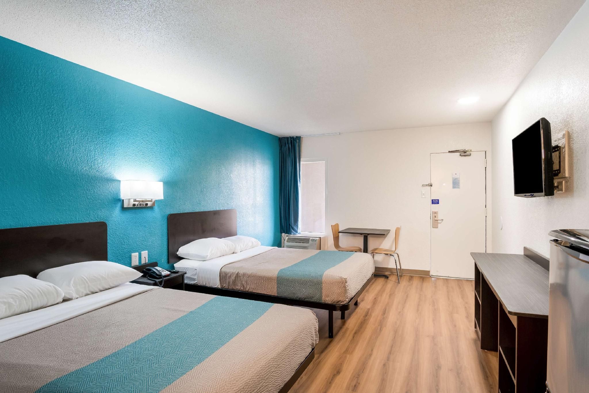 2 Full Beds | Mob Acc RI Shwr Nsmk Micfridg
