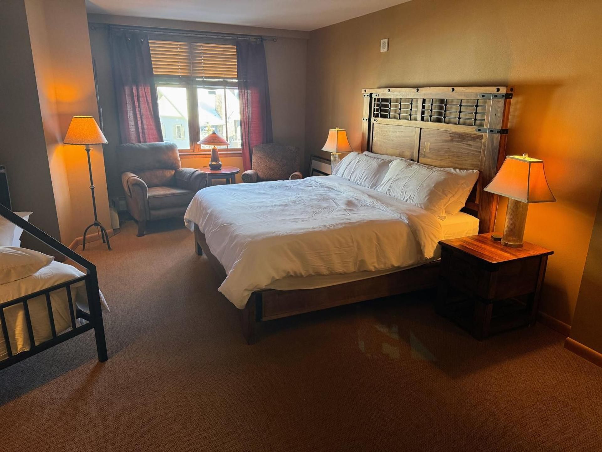 Two-Bedroom Apartment with Mountain View