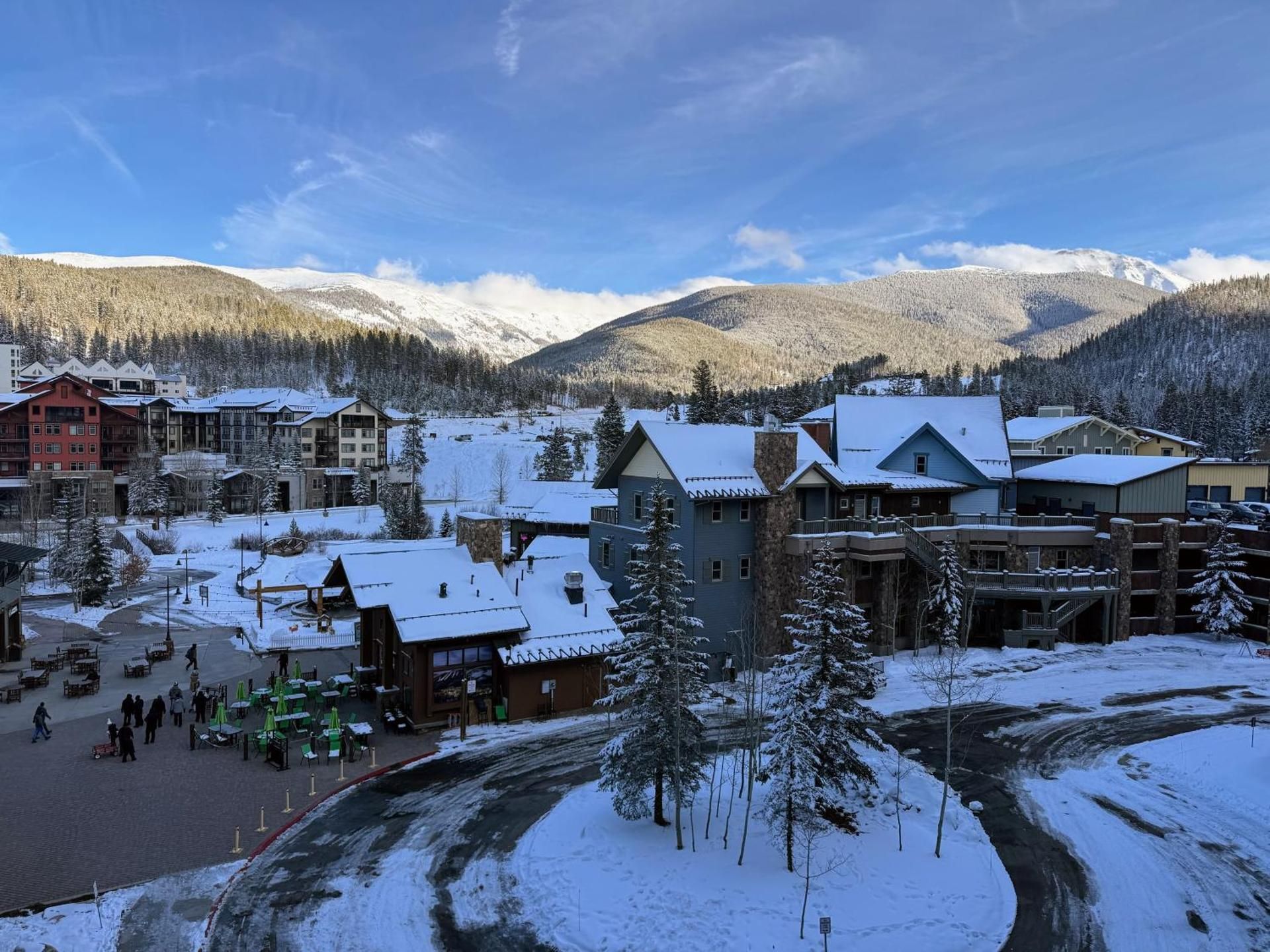 Two-Bedroom Apartment with Mountain View