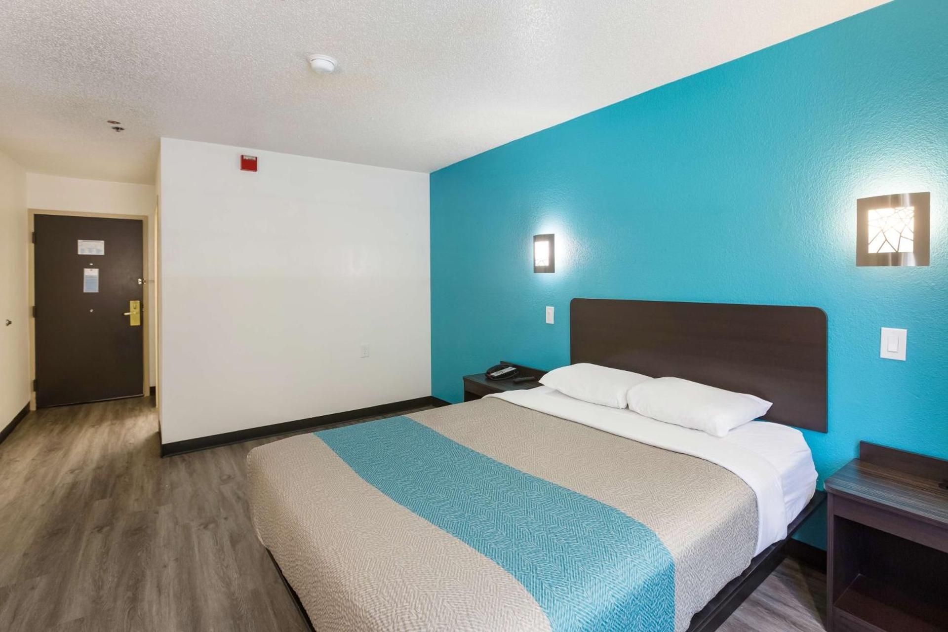 King Room with Spa Bath - Non-Smoking
