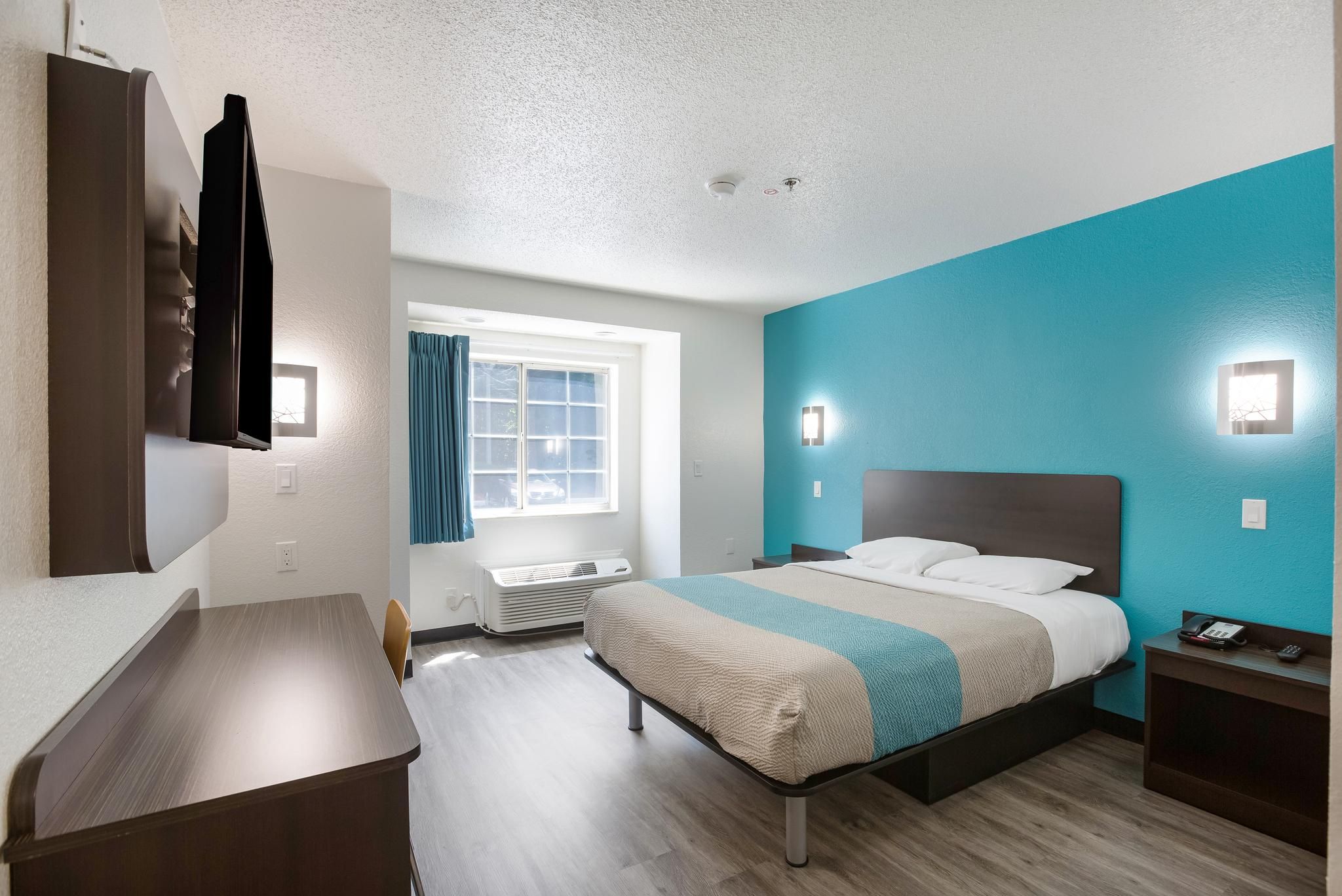 1 Queen Bed | Mobility Accessible Tub Nsmk