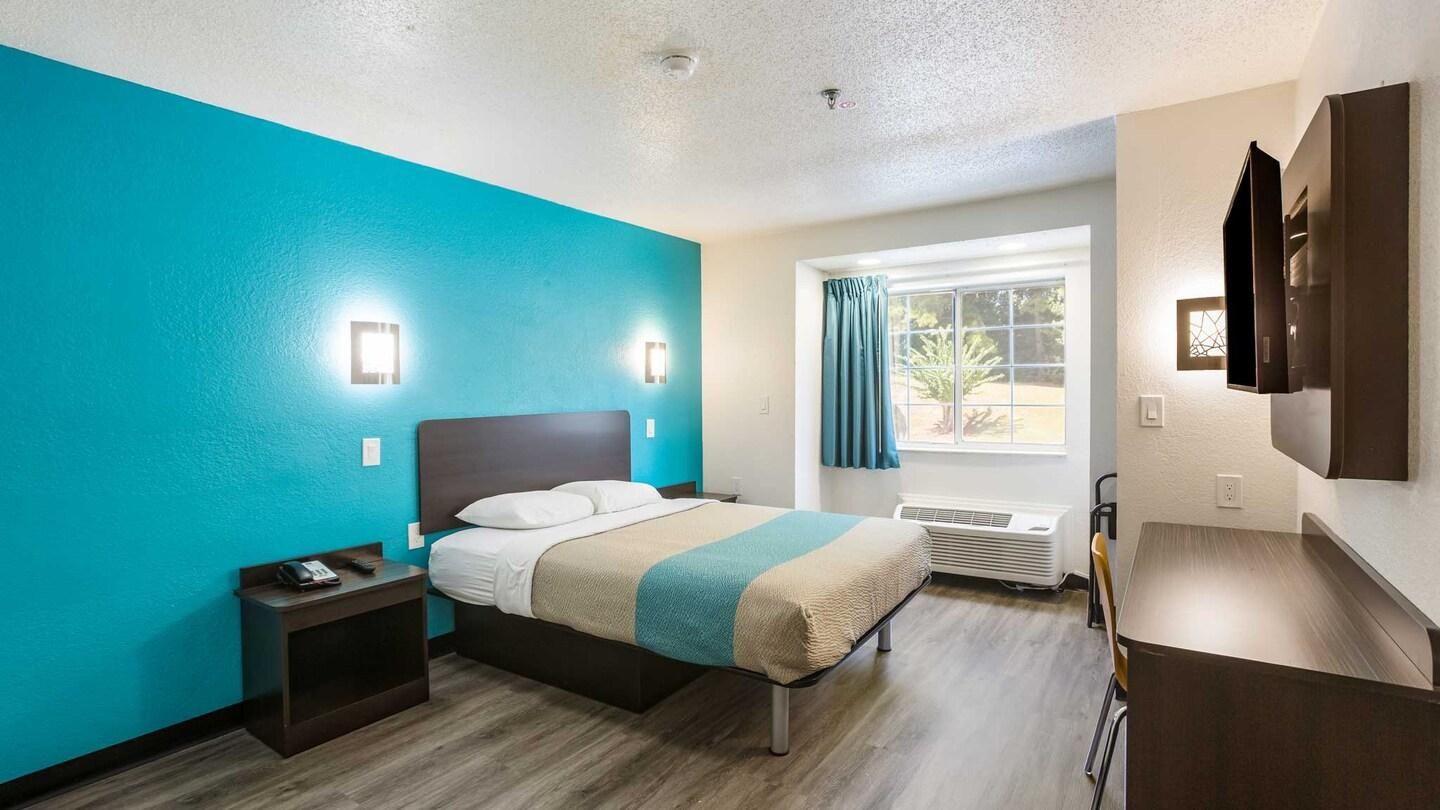 1 Queen Bed | Mobility Accessible Tub Nsmk