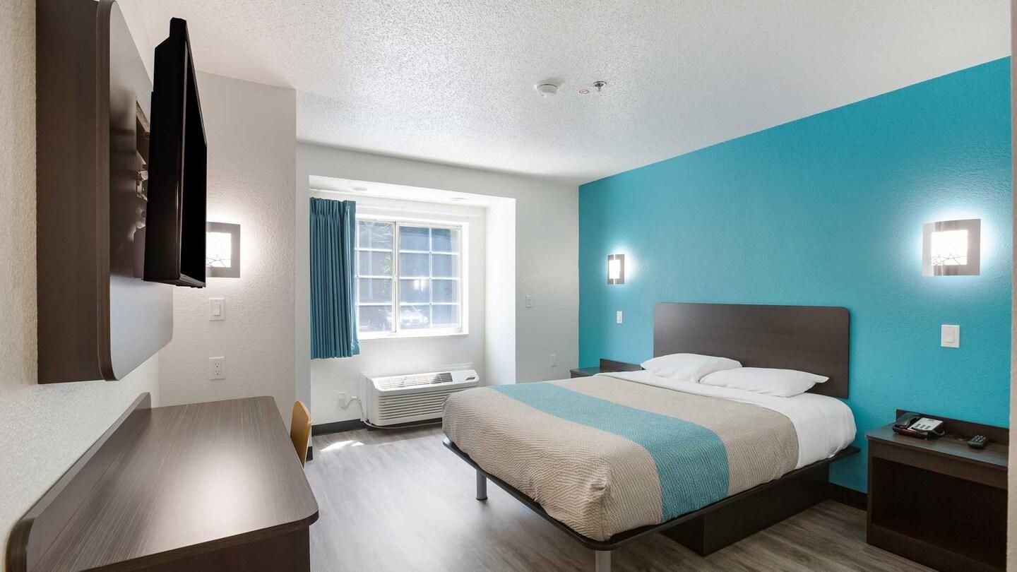 1 QUEEN BED | NON-SMOKING