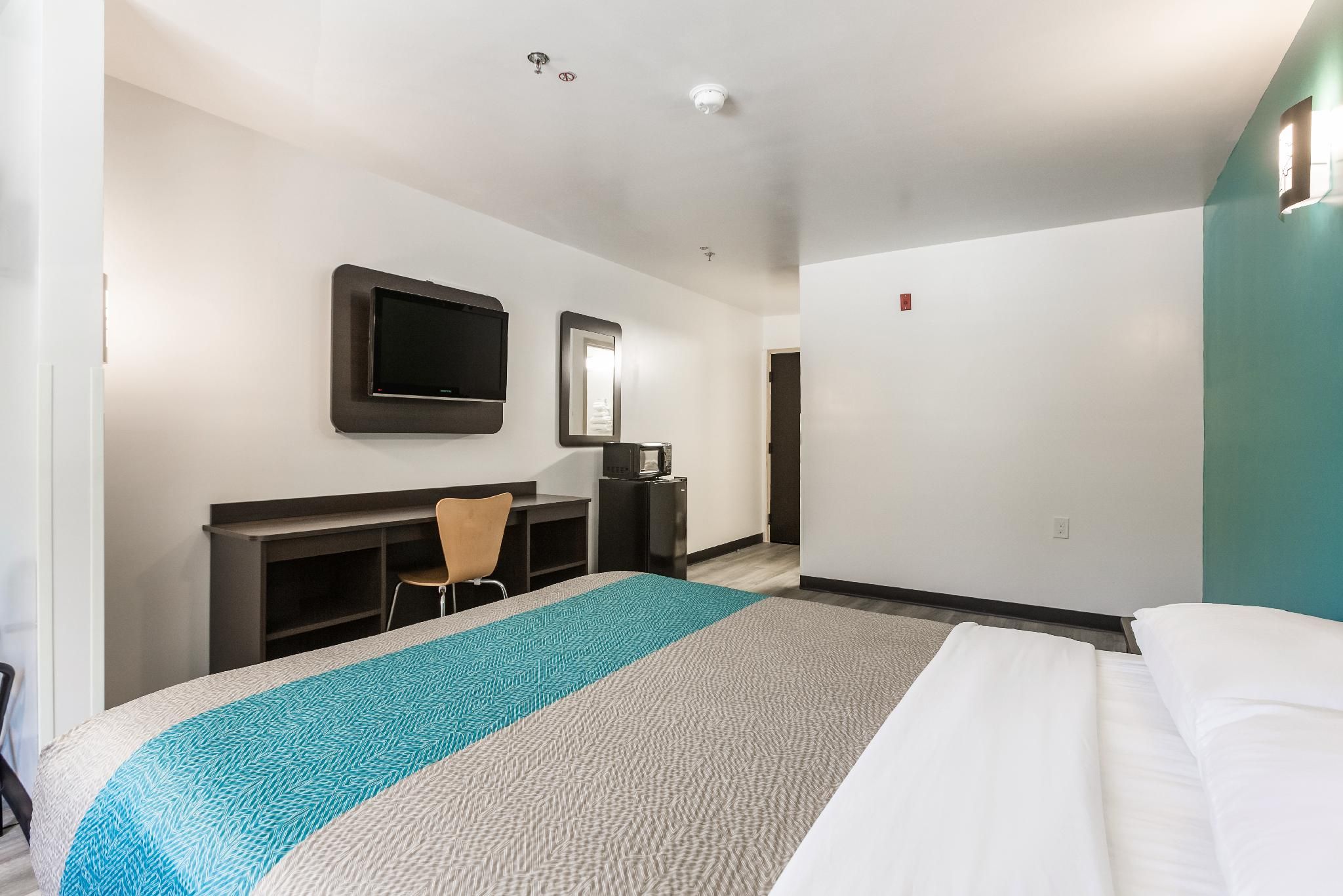 1 Queen Bed | Non-Smoking, Micfridge