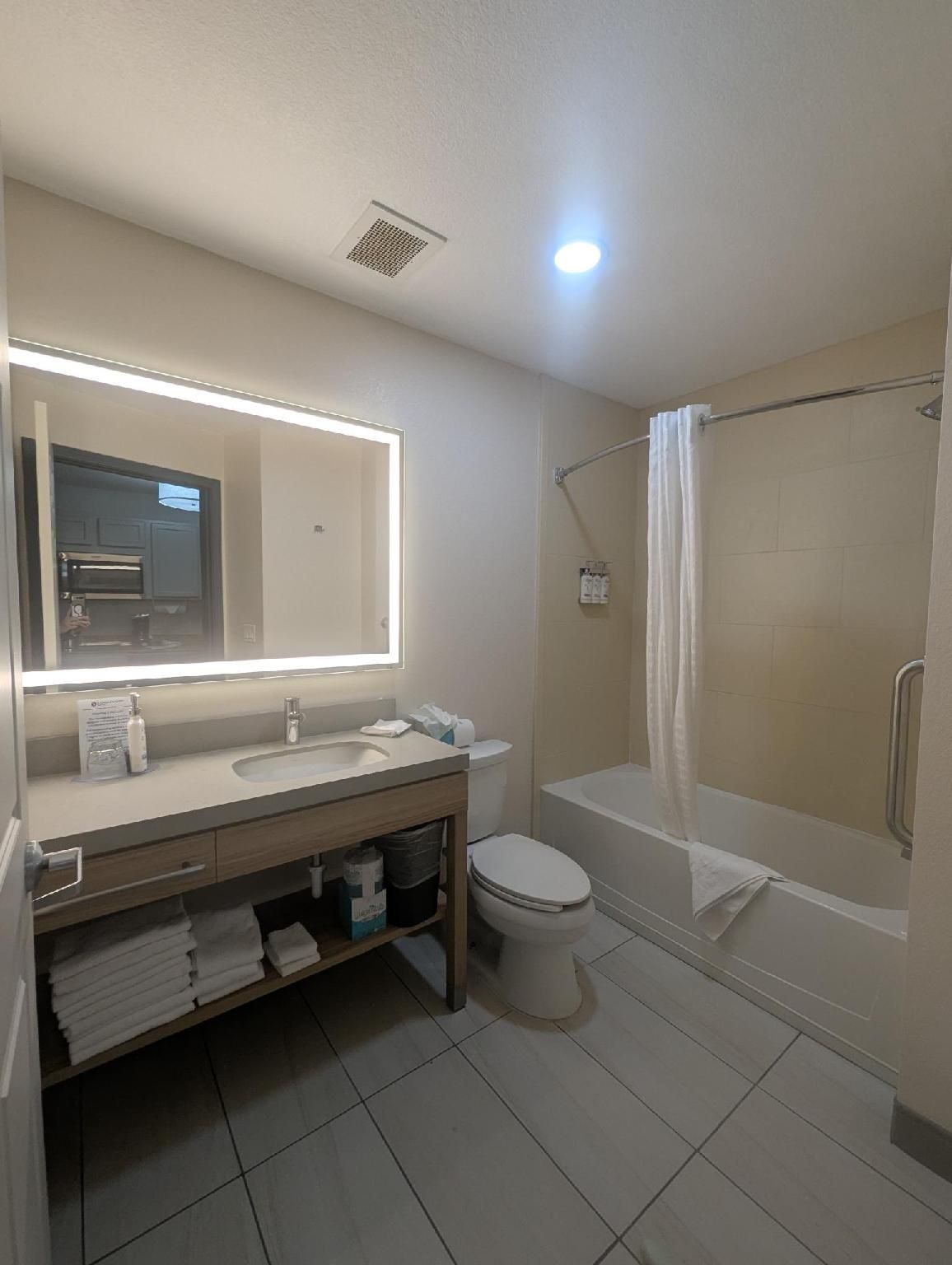 1 King Bed Studio Suite Non-Smoking