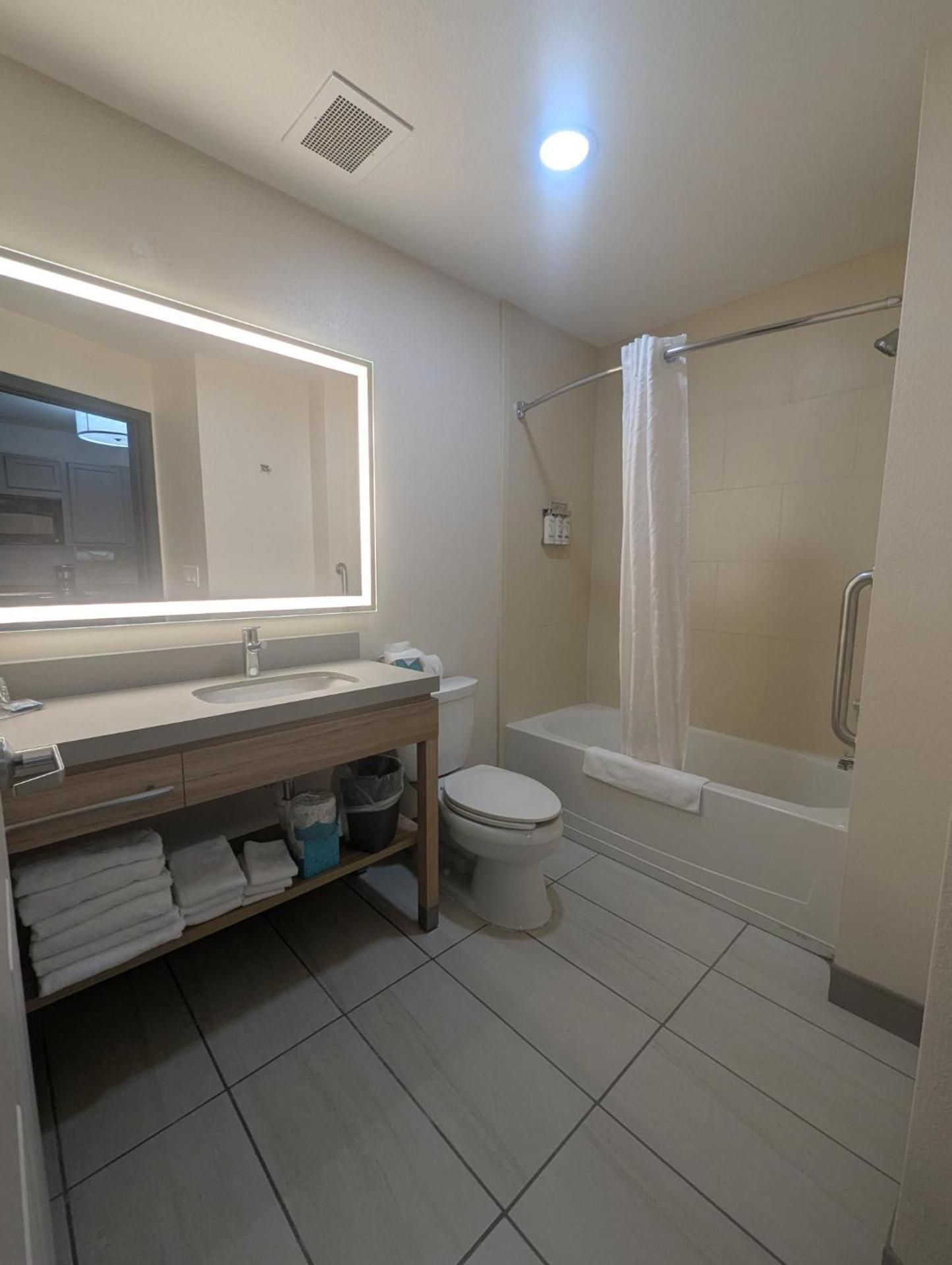 1 Queen Bed Studio Suite Non-Smoking
