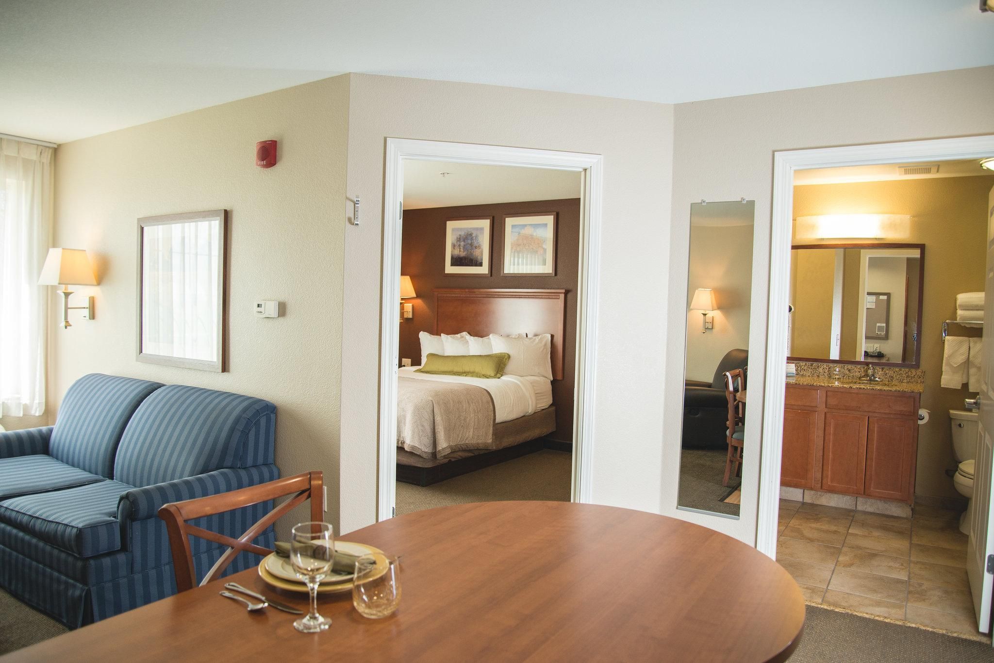1 King Bed 1 Bedroom Suite Non-Smoking