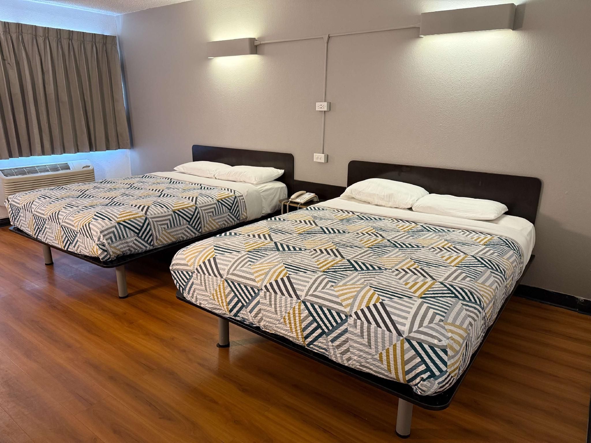 2 Queen Beds | Non-Smoking