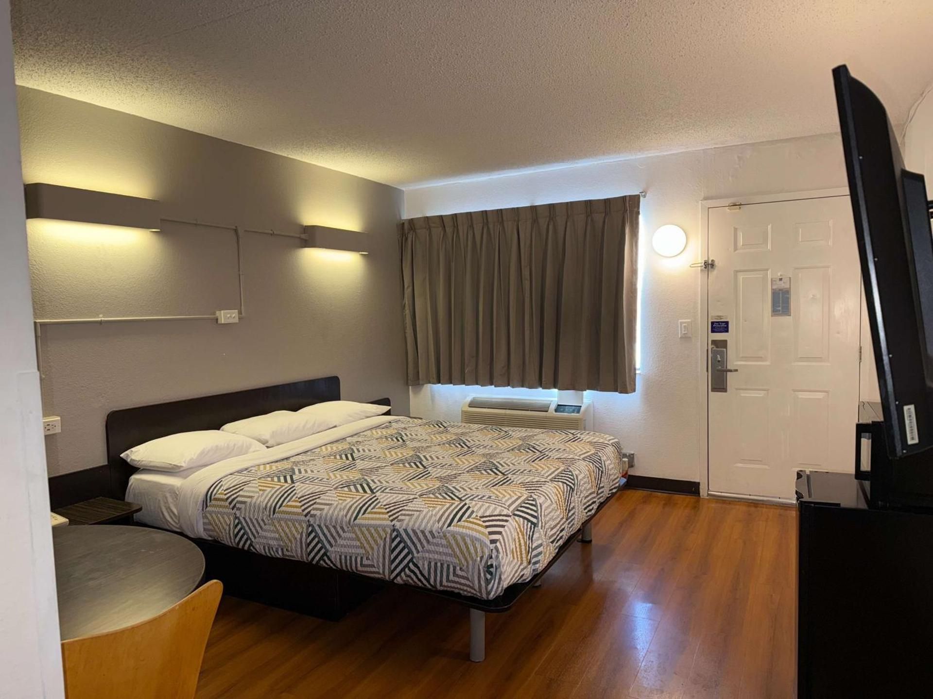 Motel 6 Joliet, IL - I-80 King Room with Roll-in Shower - Disability Access - smoking 2